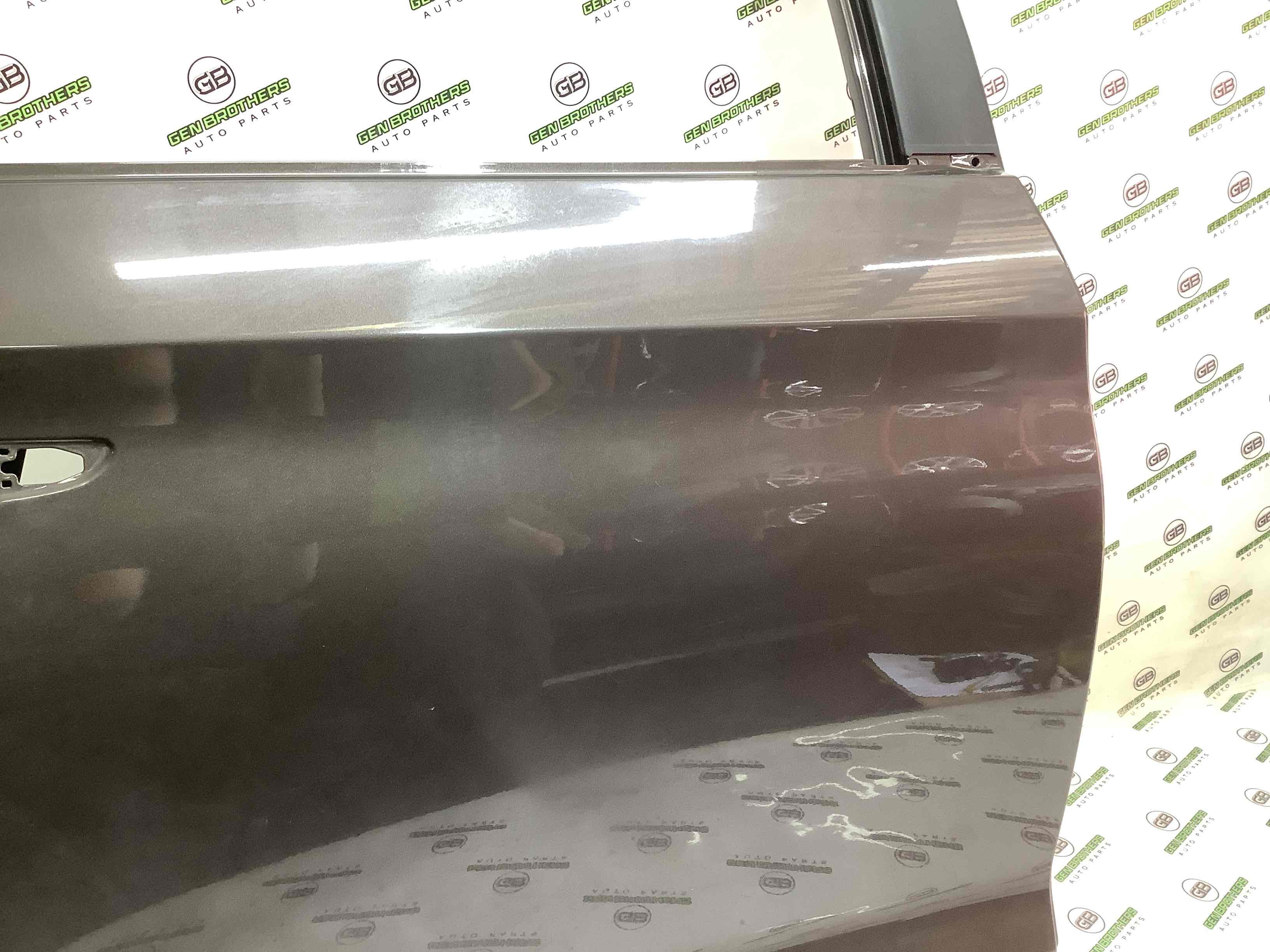 Двері задні права