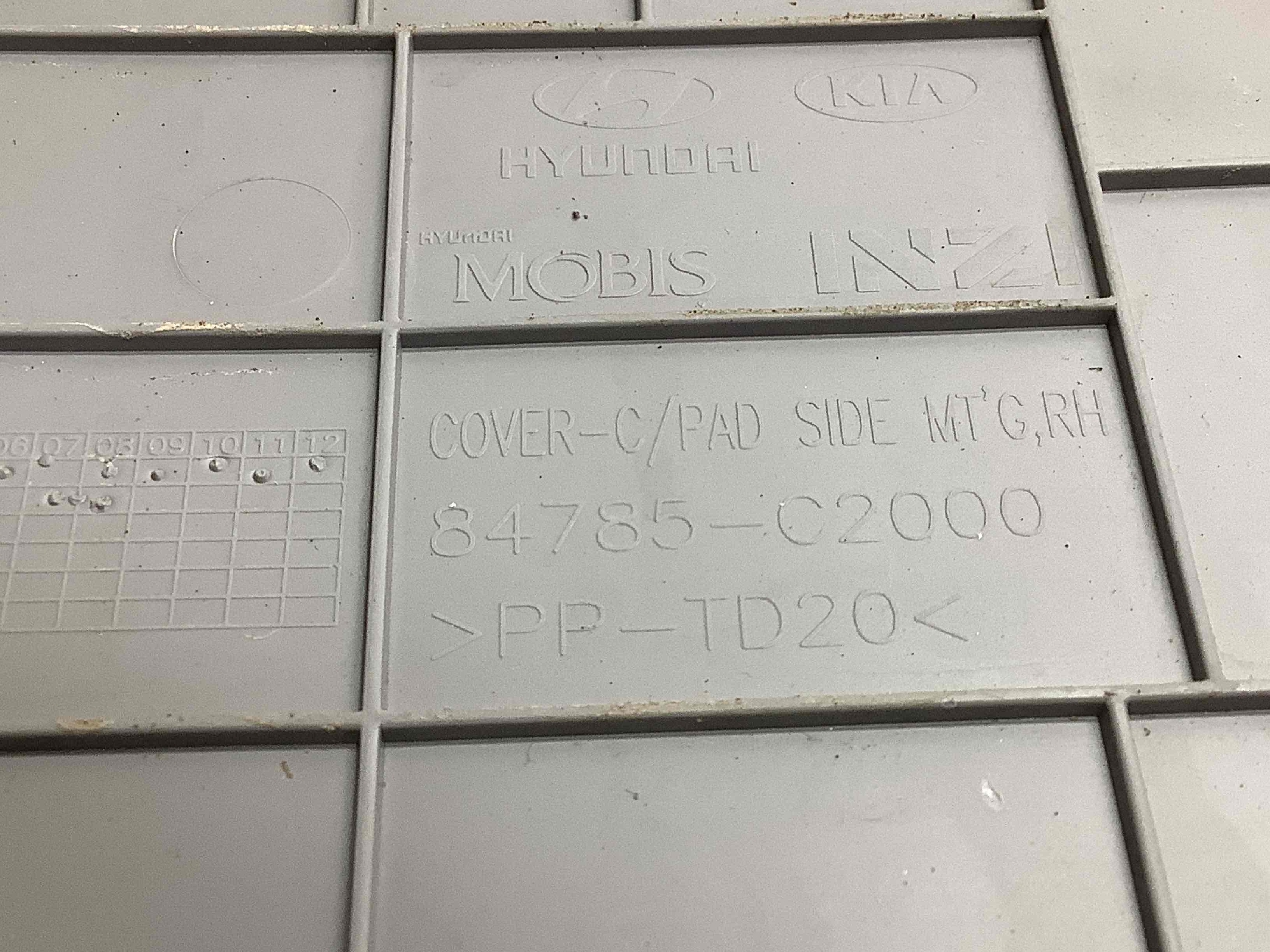 Обшивка панелі приладів торпедо