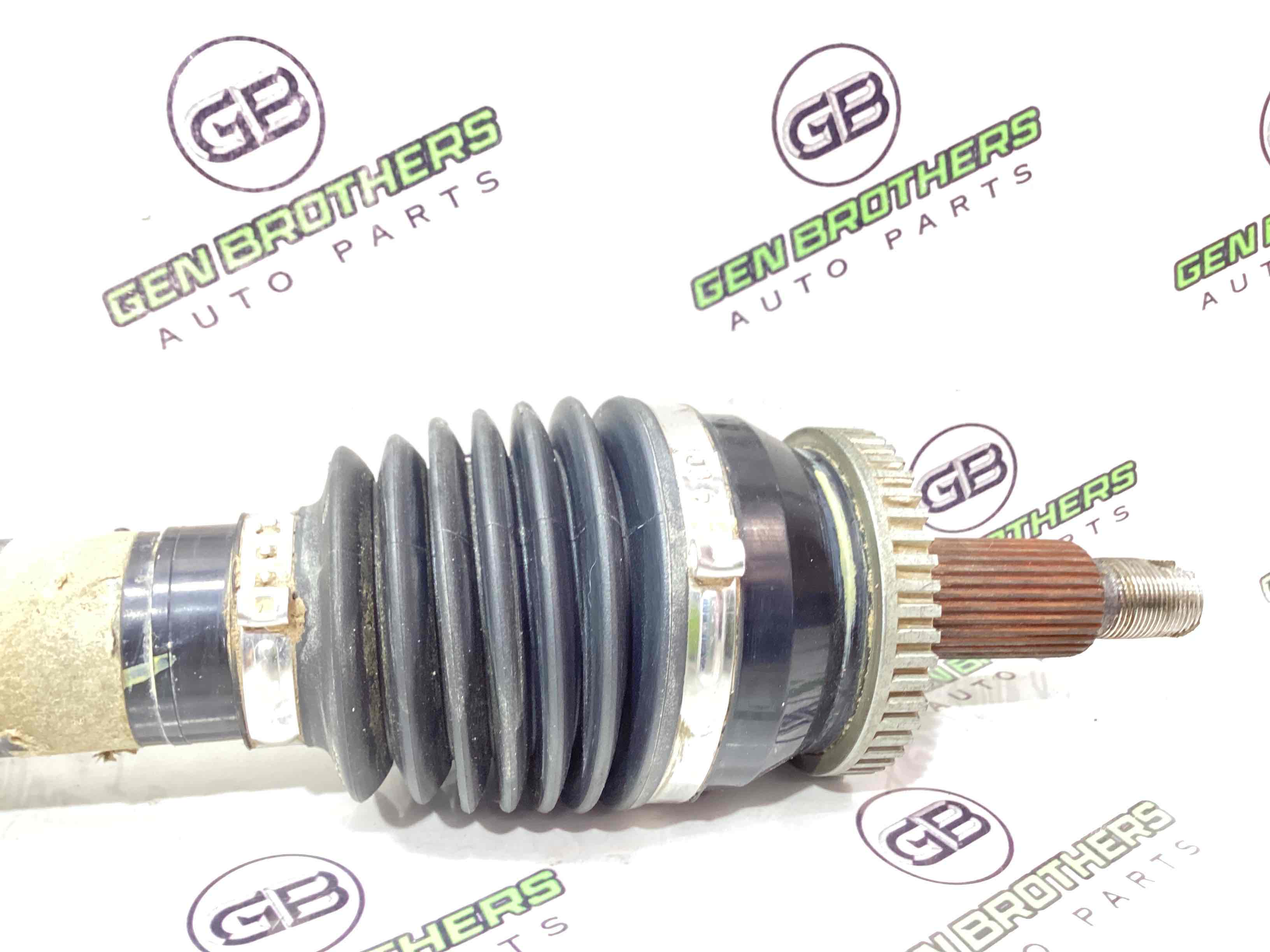 Піввісь передня права (привідний вал, ШРУС)