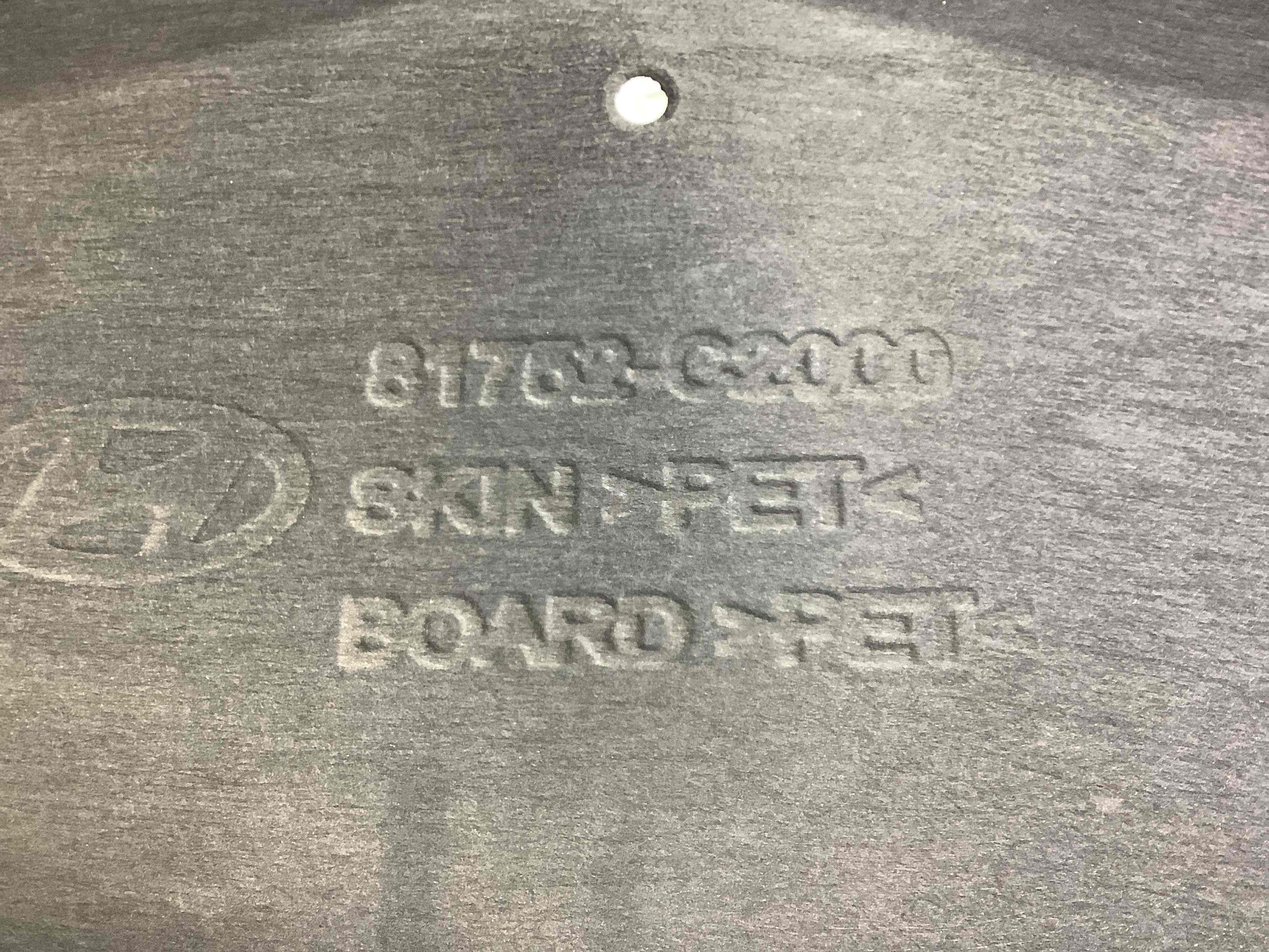 Обшивка кришки багажника