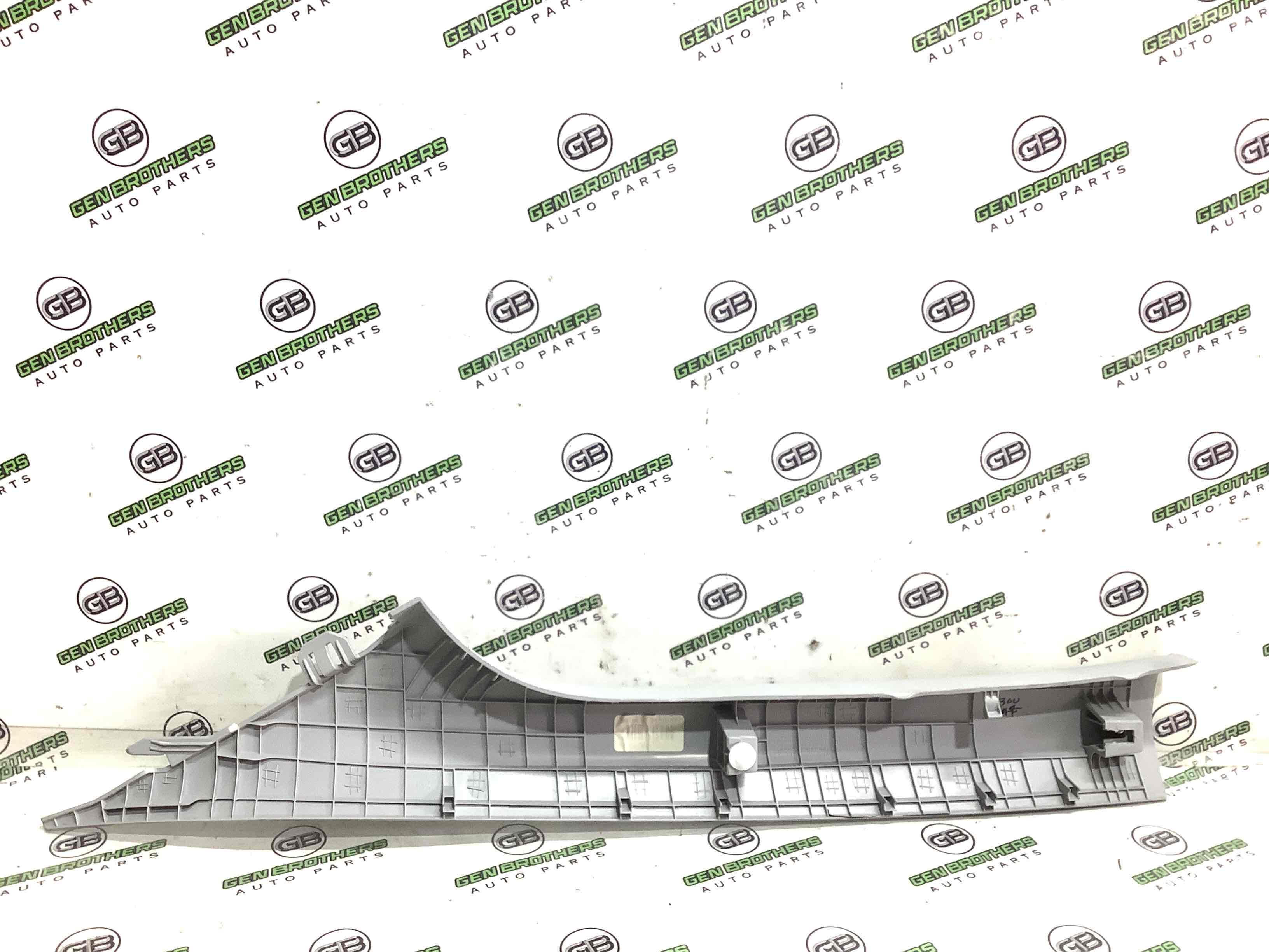 Обшивка передньої стійки права