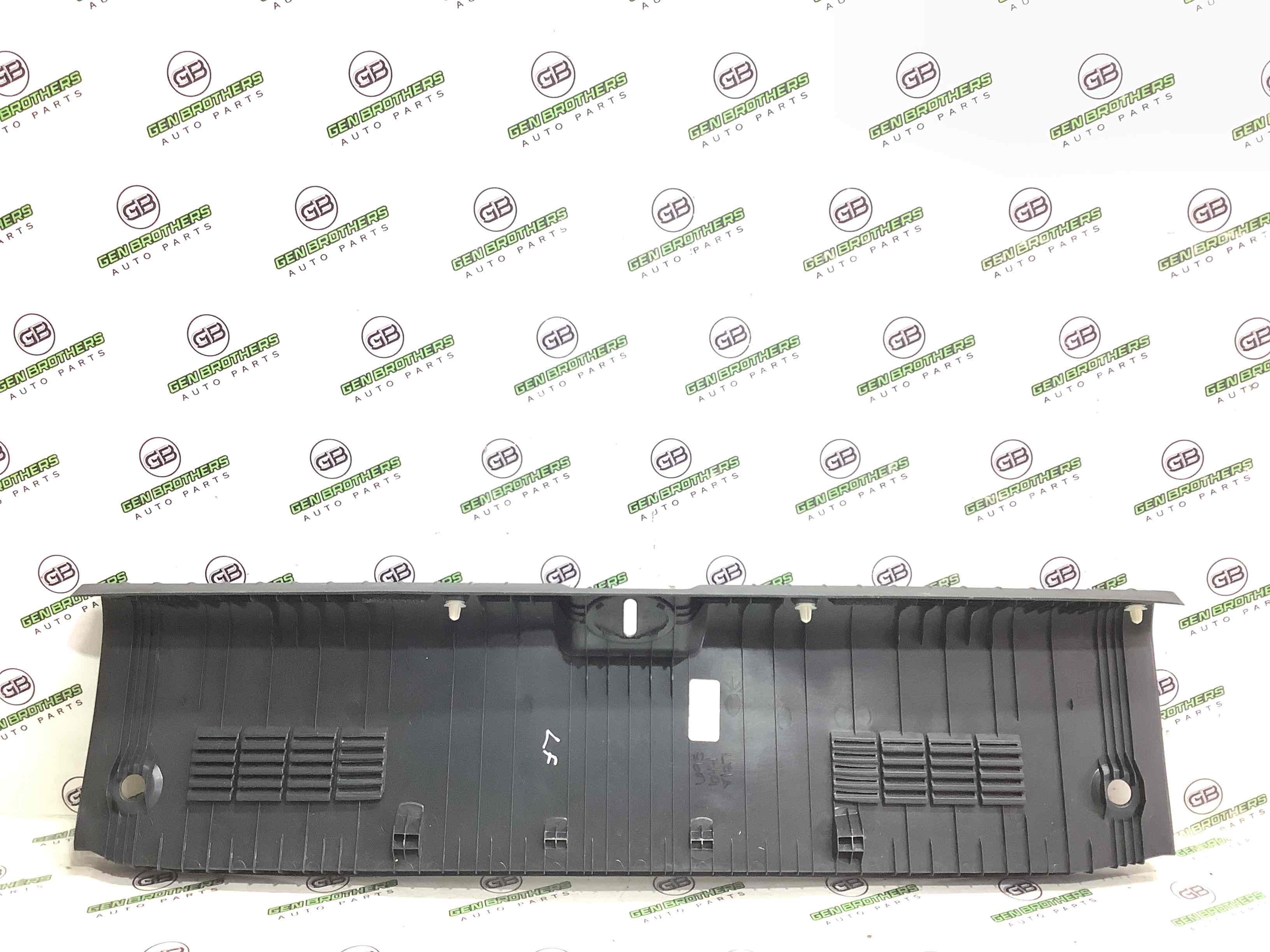 Елементи оздоблення багажника