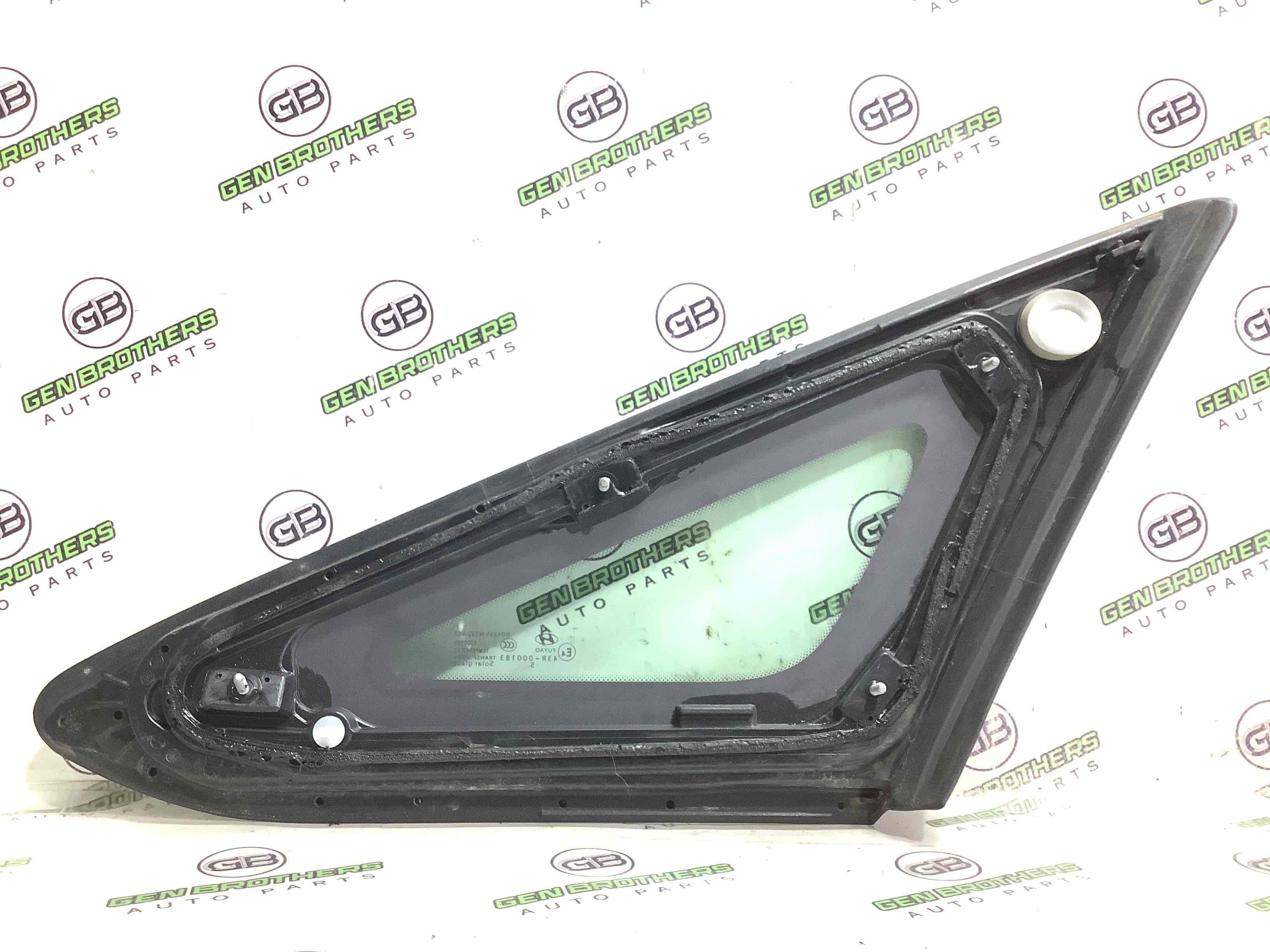 Скло кузовне бічне ліве