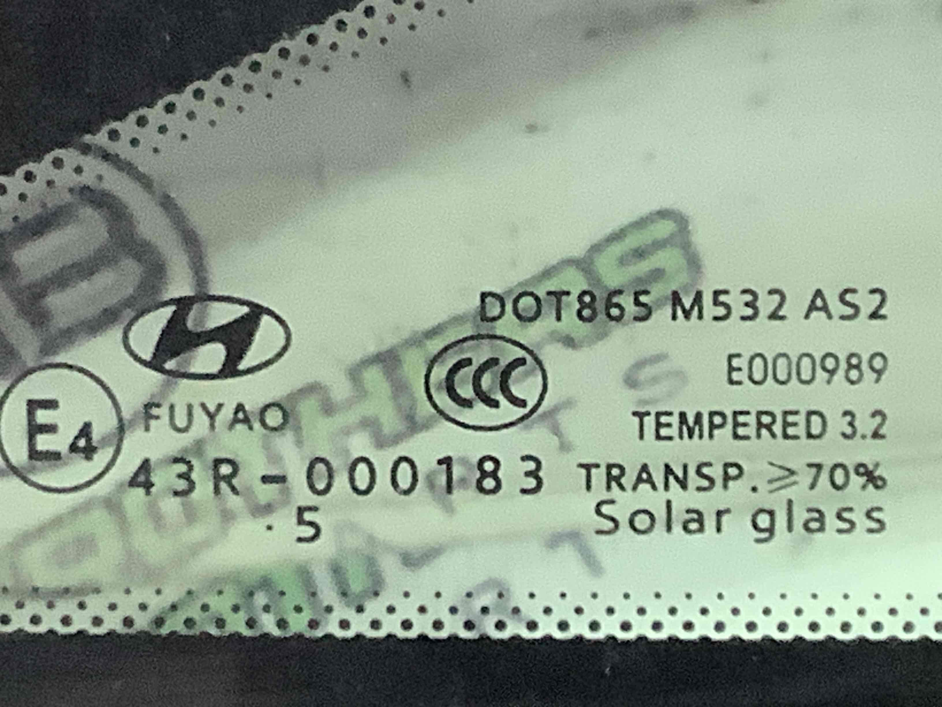 Скло кузовне бічне праве