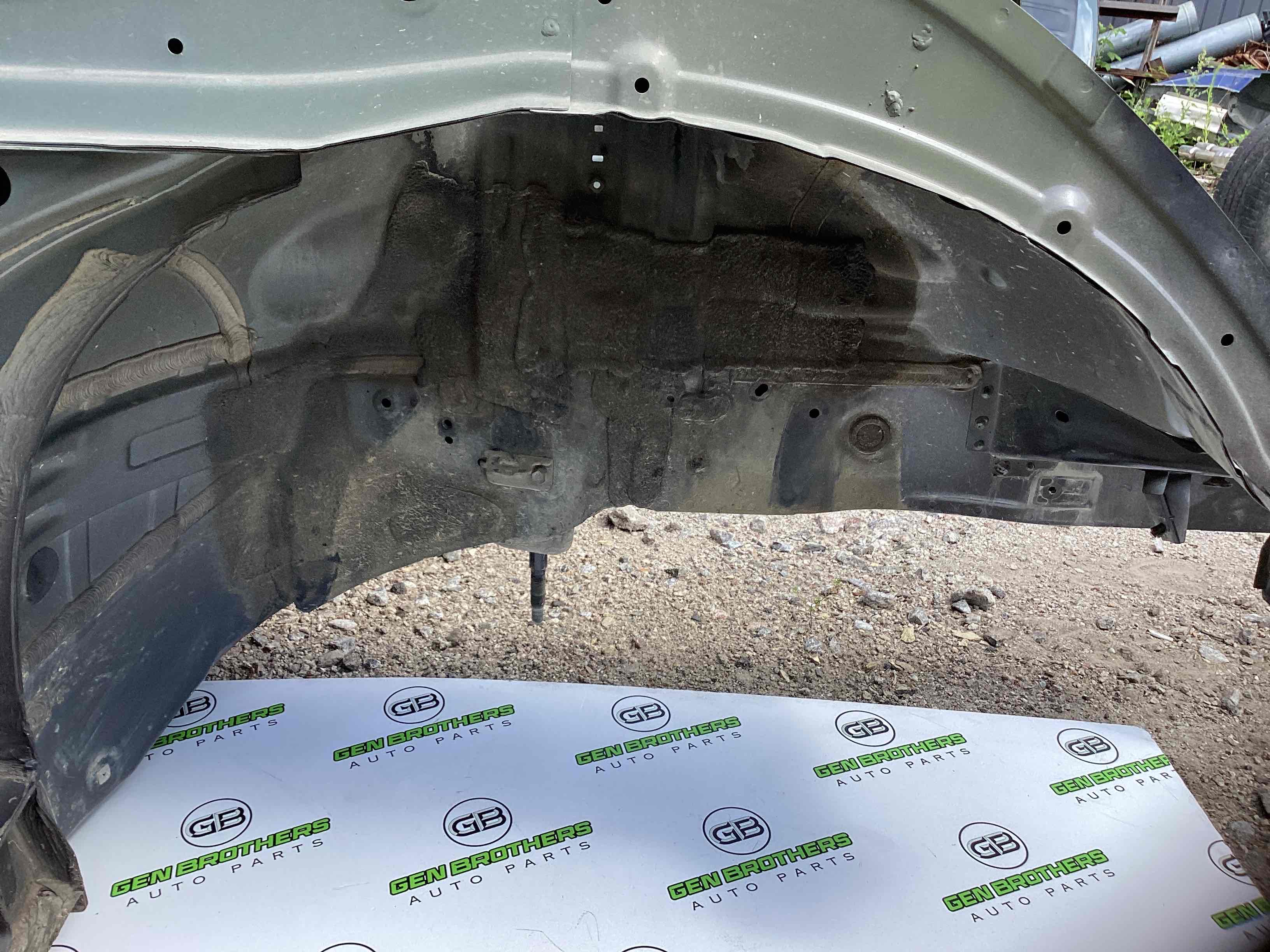 Чверть передня права