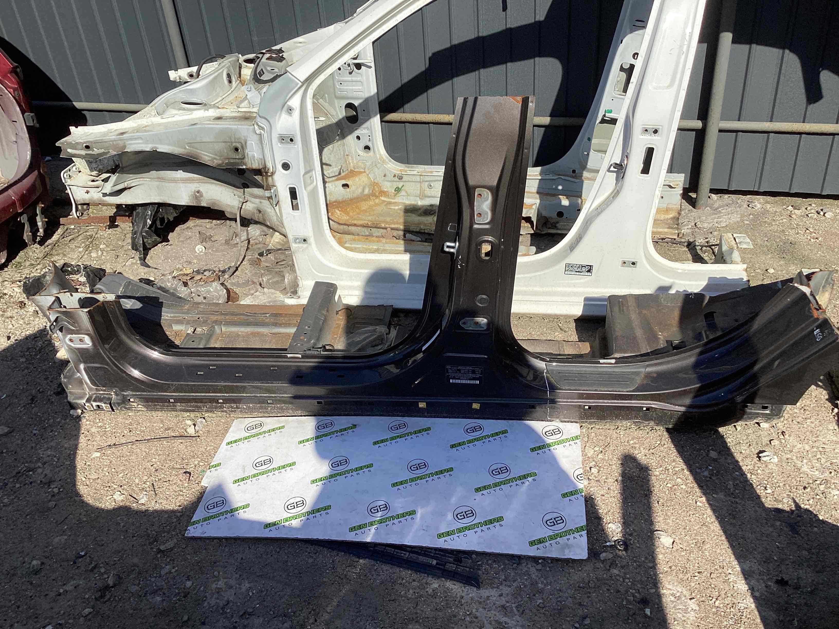 Стійки кузова та пороги