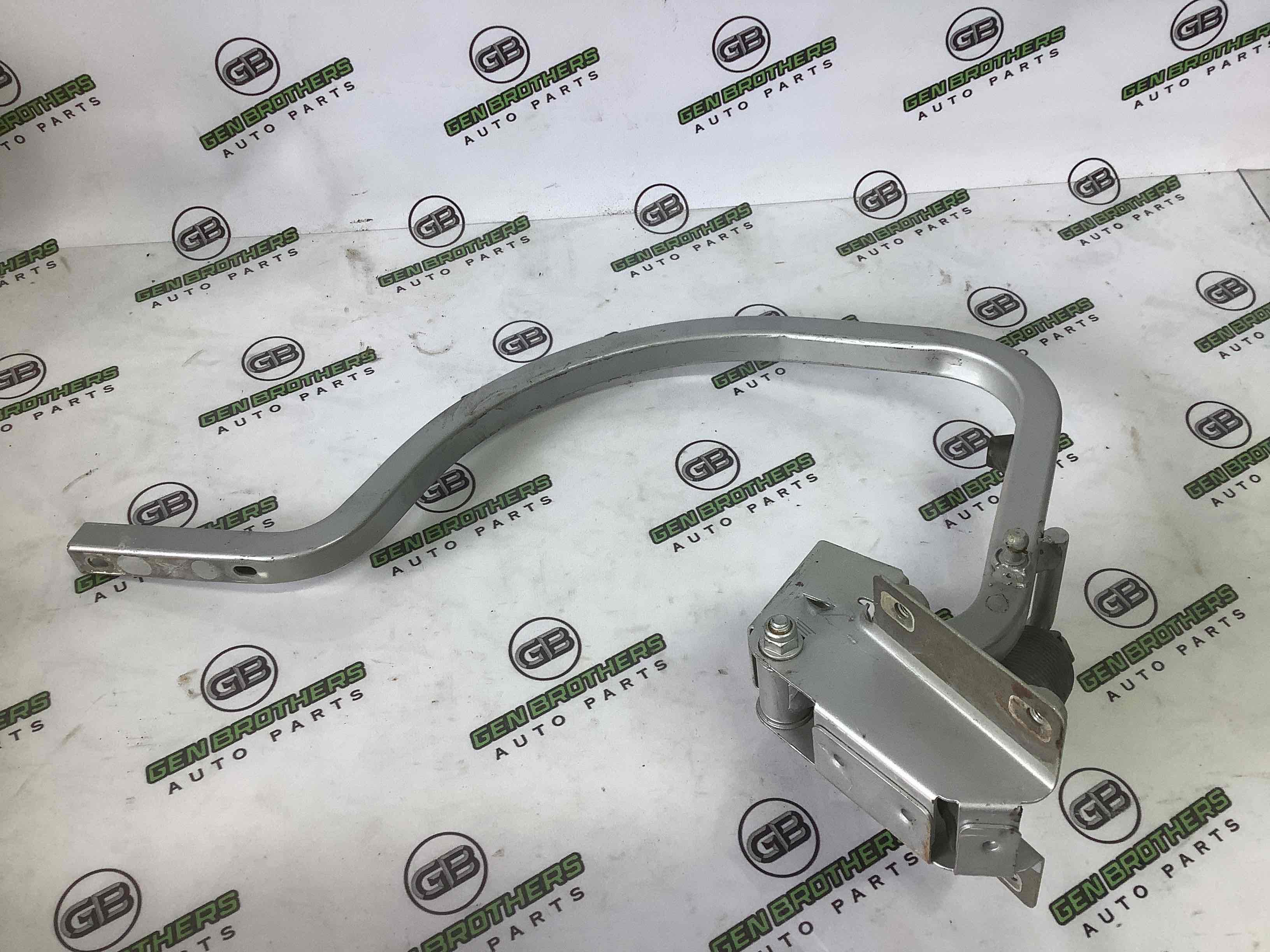 Петля кришки багажника, двері багажника