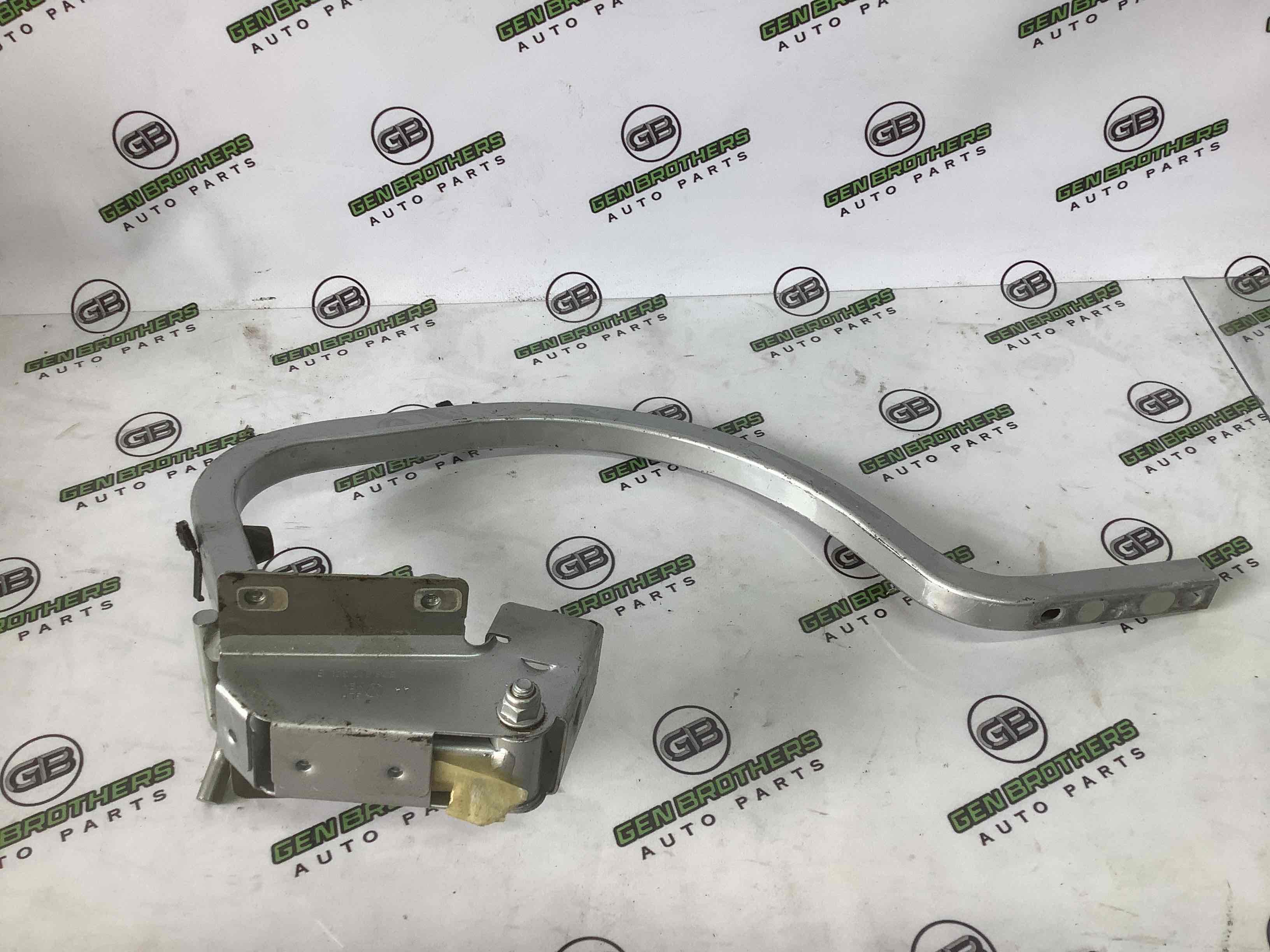 Петля кришки багажника, двері багажника