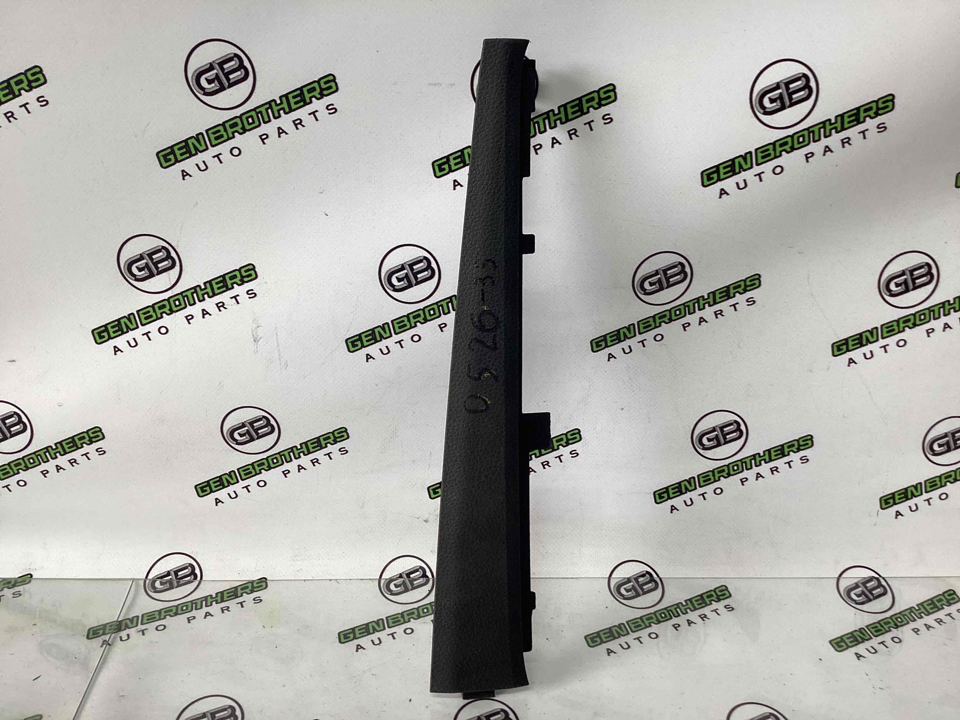 Обшивка передньої стійки ліва