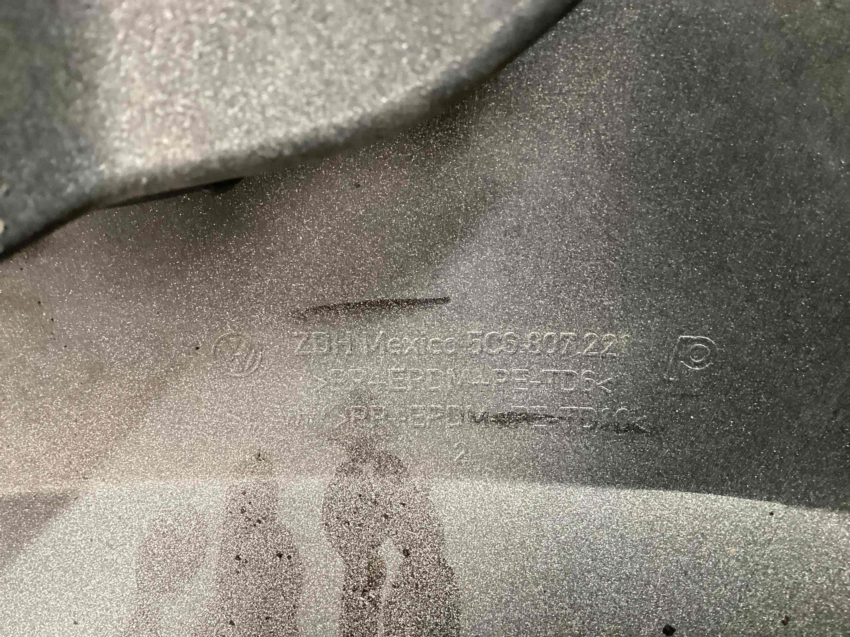 Бампер передній