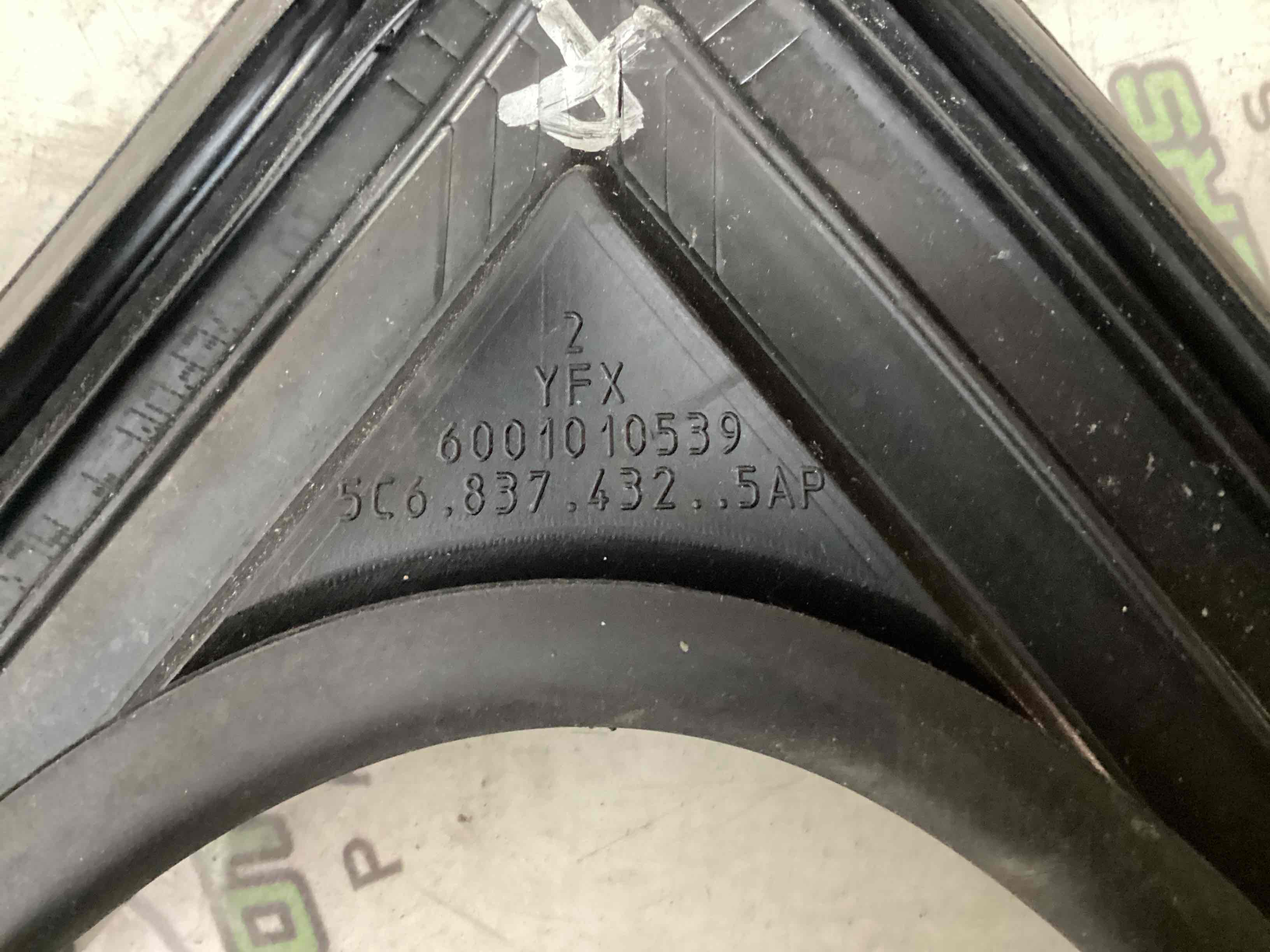 Ущільнювач скла, двері