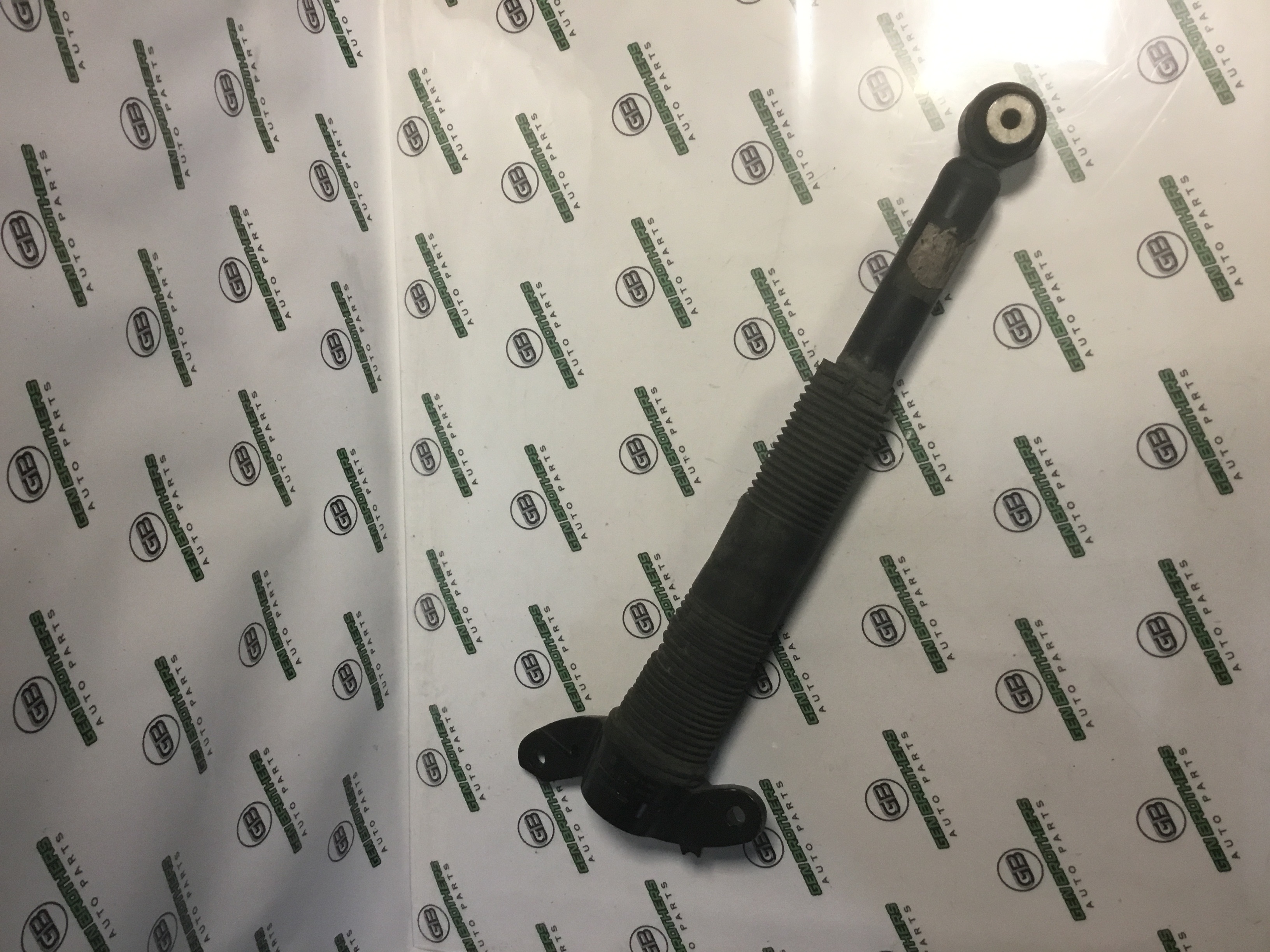 Амортизатор задній правий