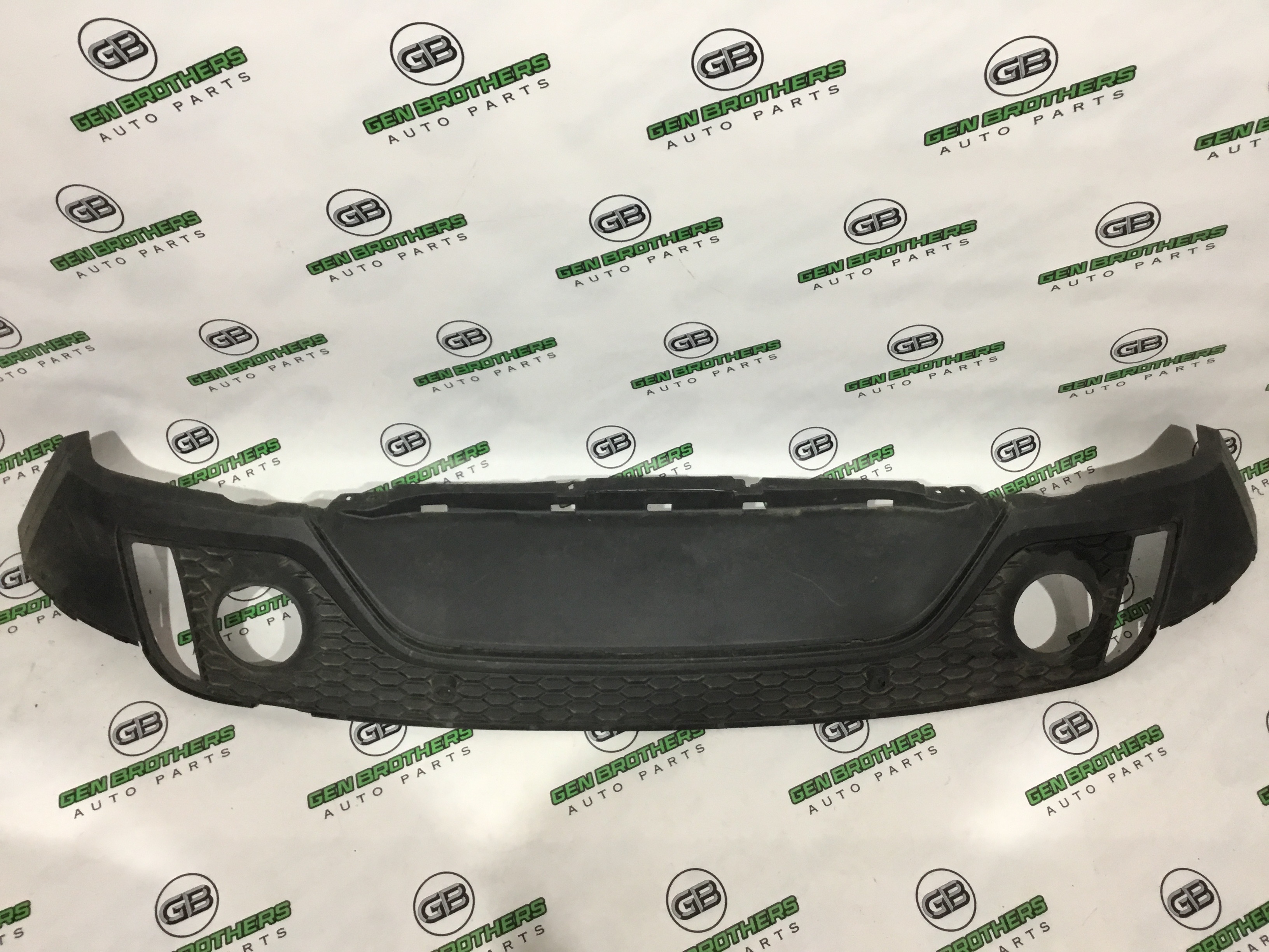 Бампер задній