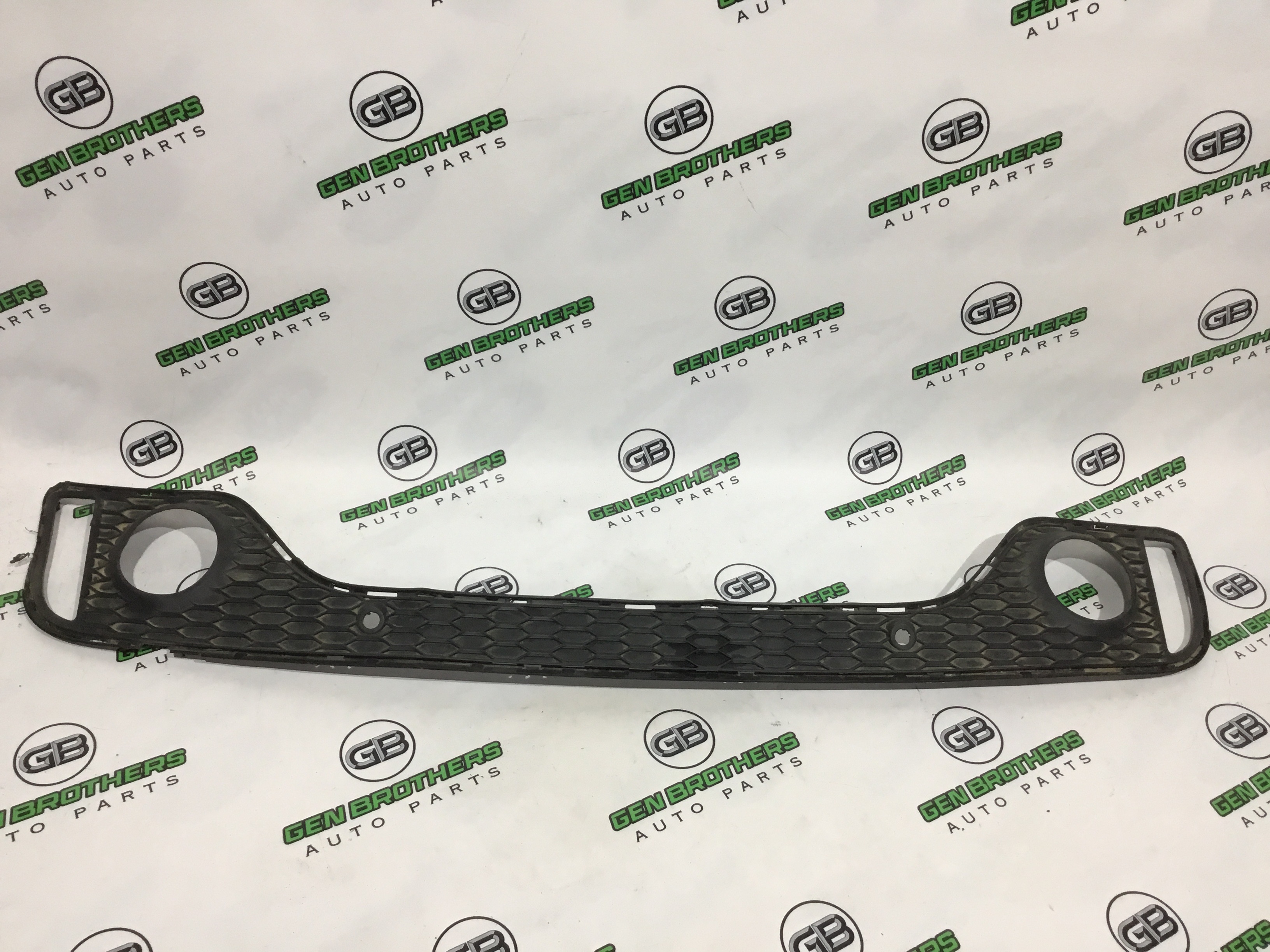 Бампер задній