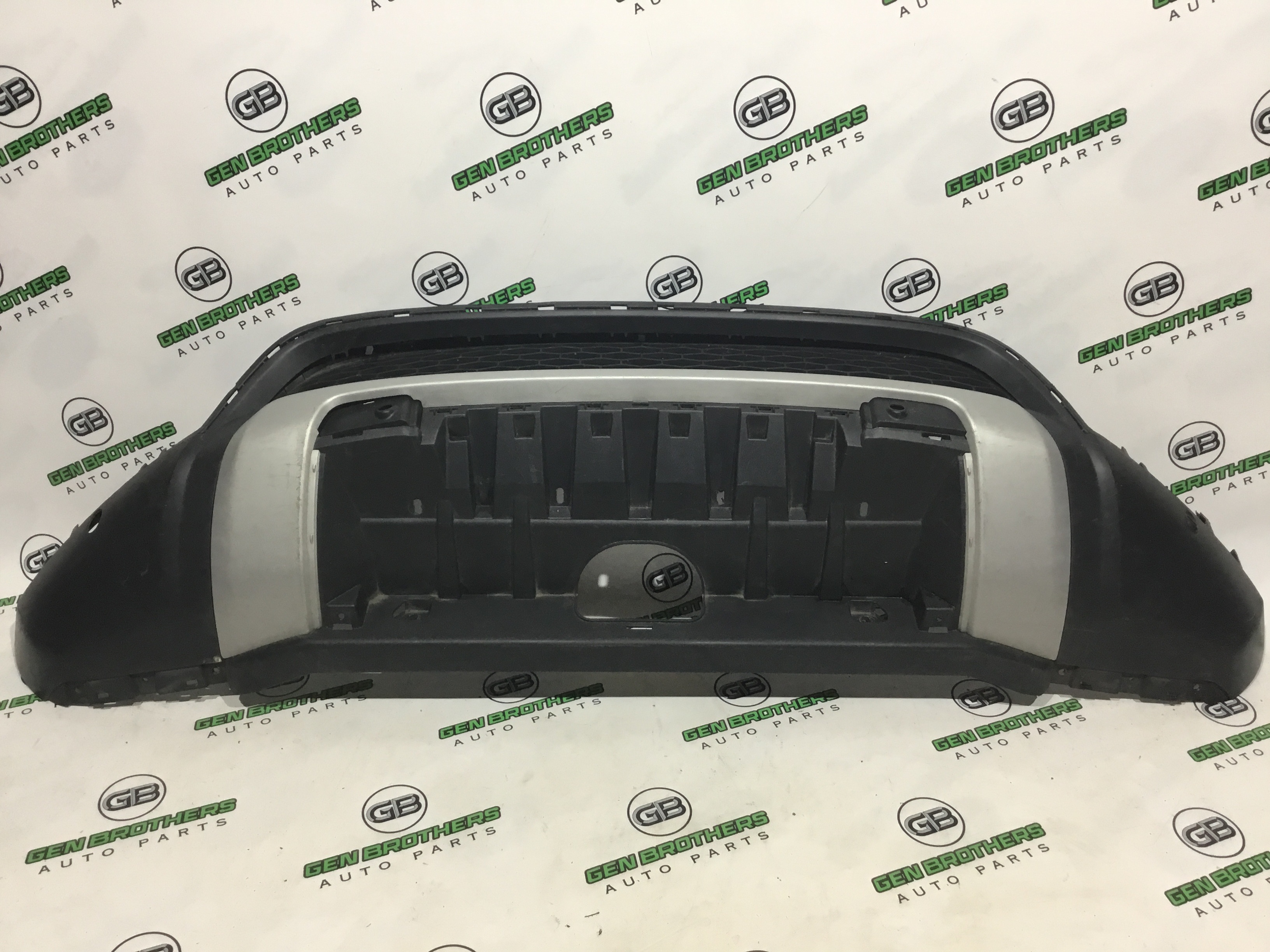 Бампер передній Land Rover Discovery Sport L550 2018