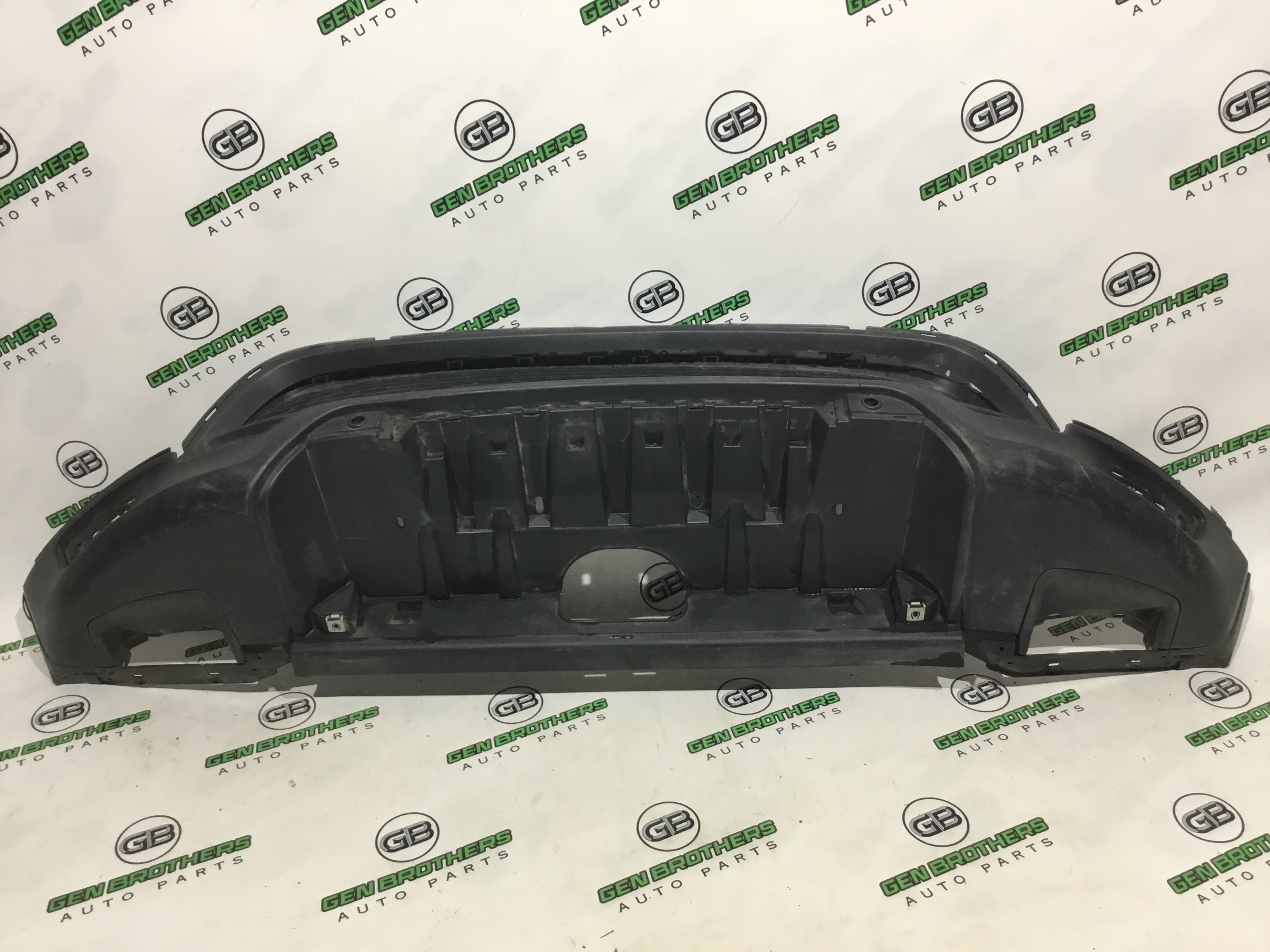 Бампер передній Land Rover Discovery Sport L550 2018