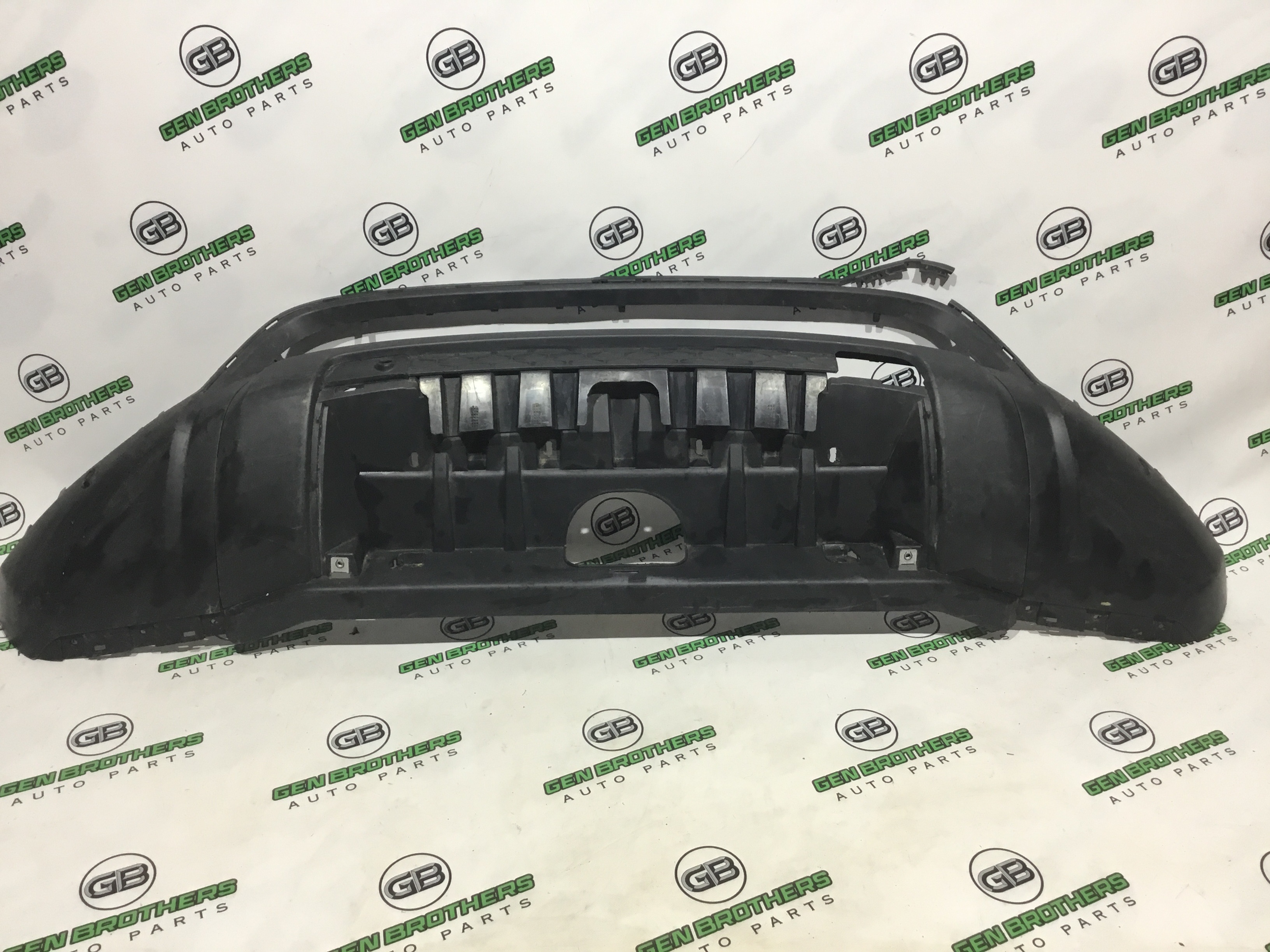 Бампер передній Land Rover Discovery Sport L550 2018