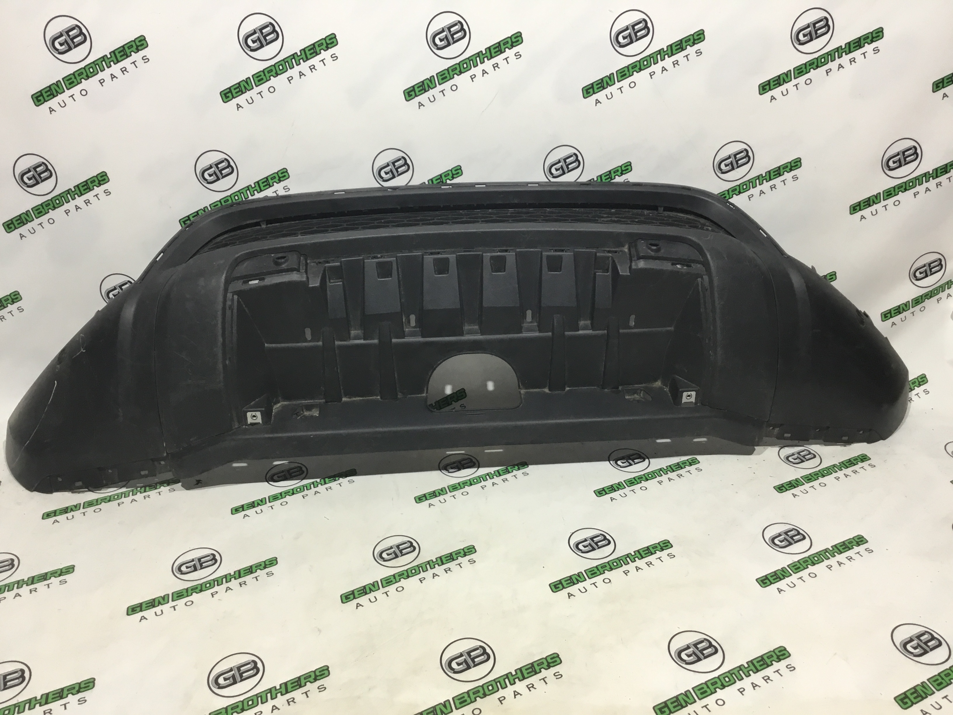 Бампер передній Land Rover Discovery Sport L550 2018