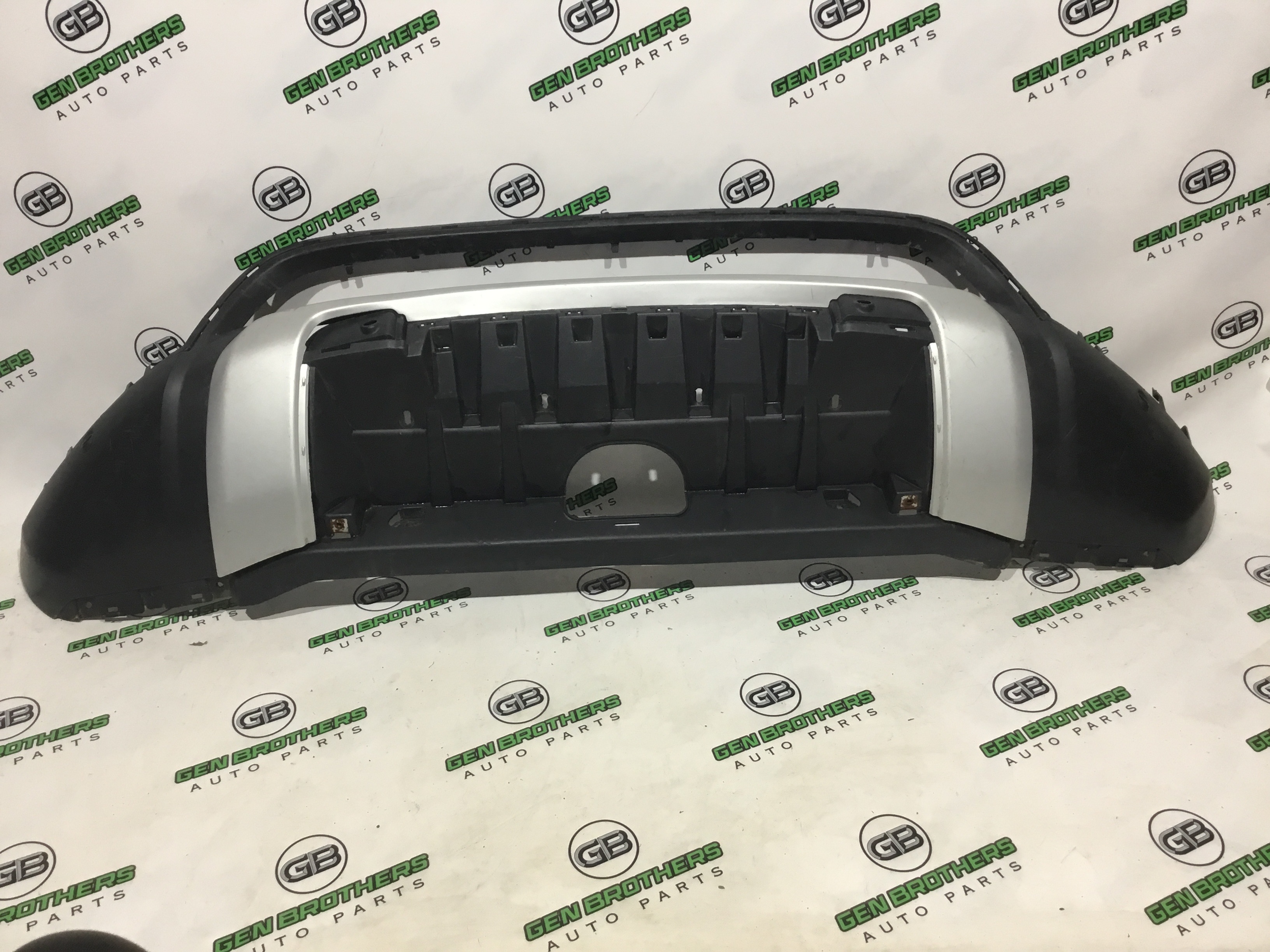 Бампер передній Land Rover Discovery Sport L550 2018