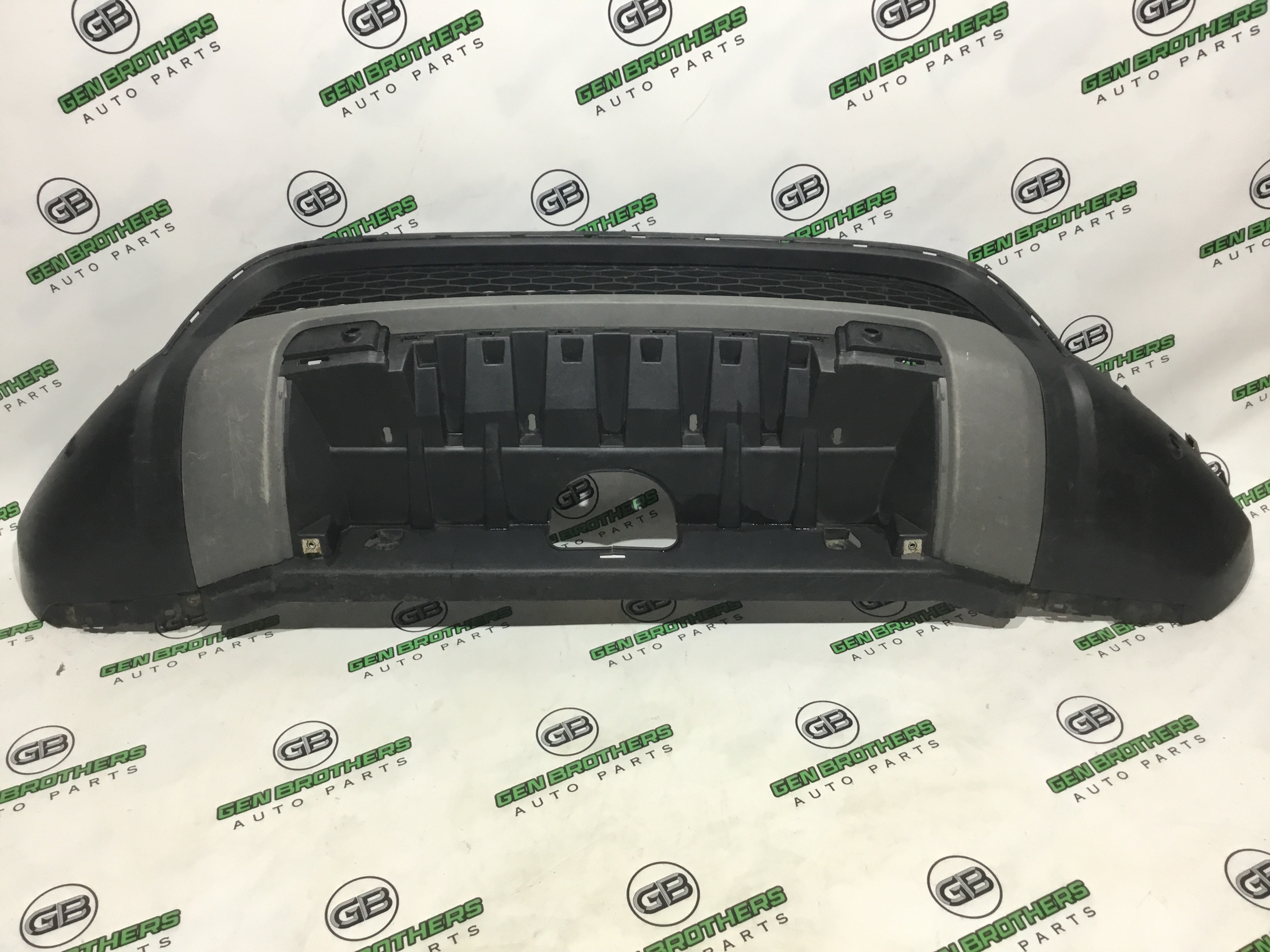 Бампер передній Land Rover Discovery Sport L550 2018