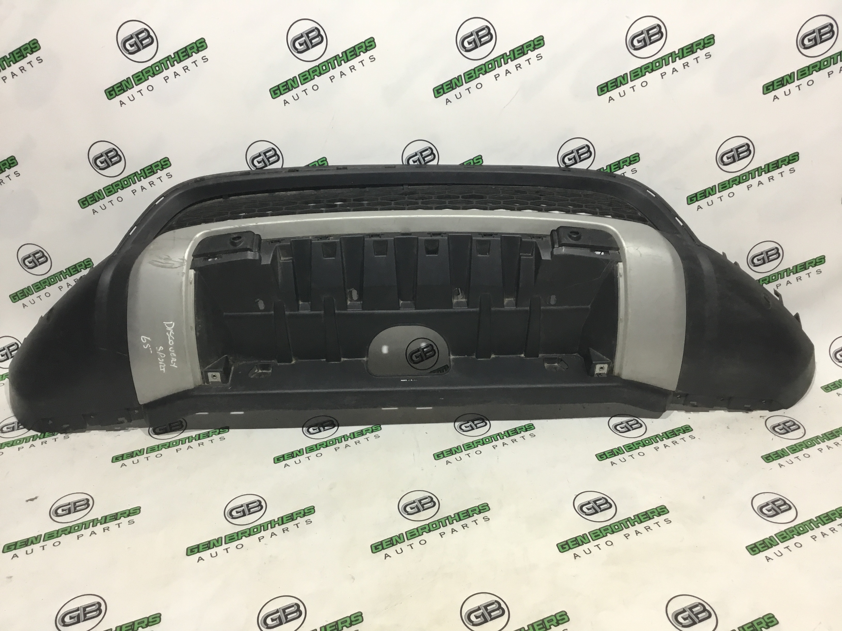 Бампер передній Land Rover Discovery Sport L550 2018