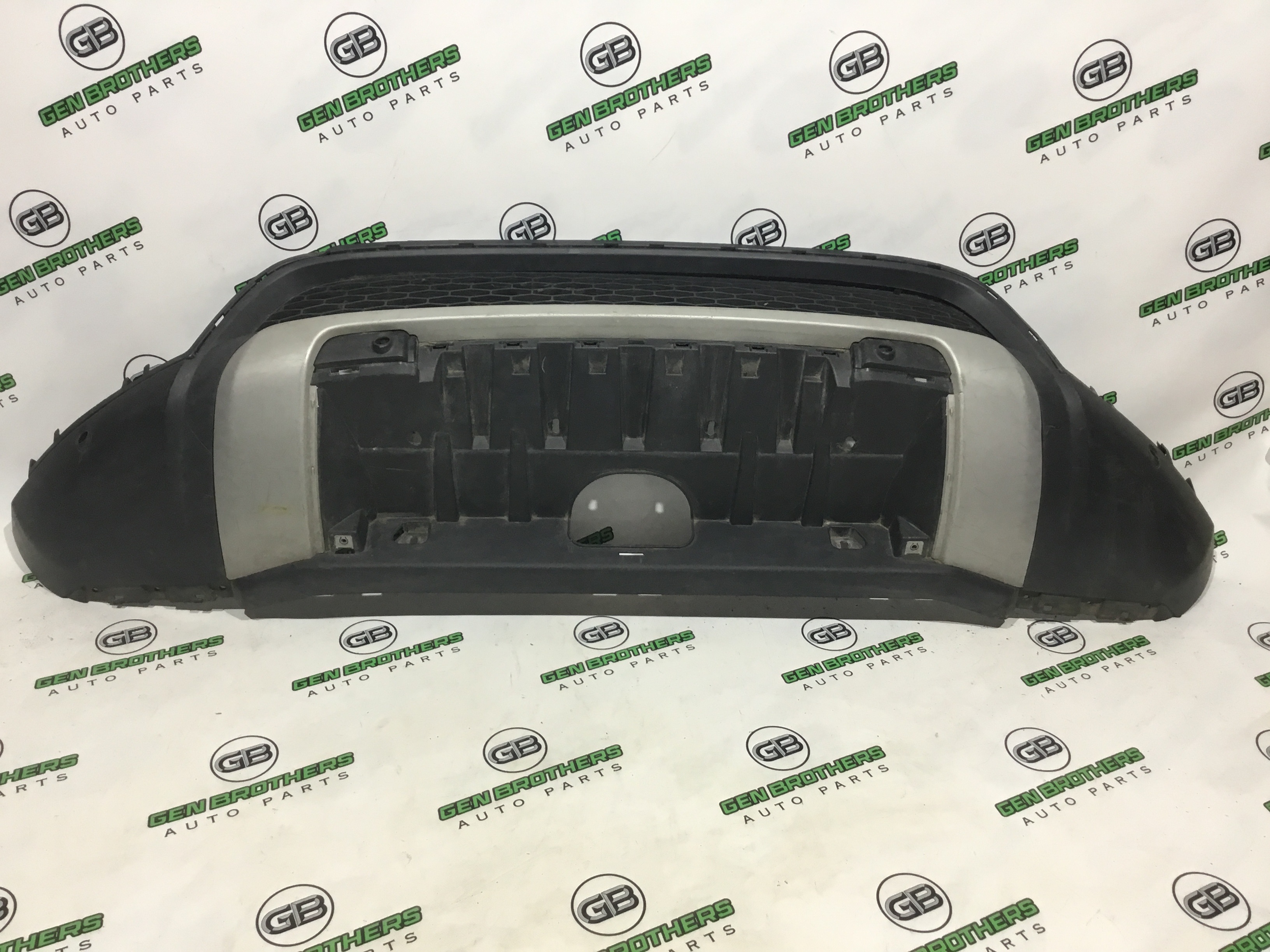 Бампер передній Land Rover Discovery Sport L550 2018