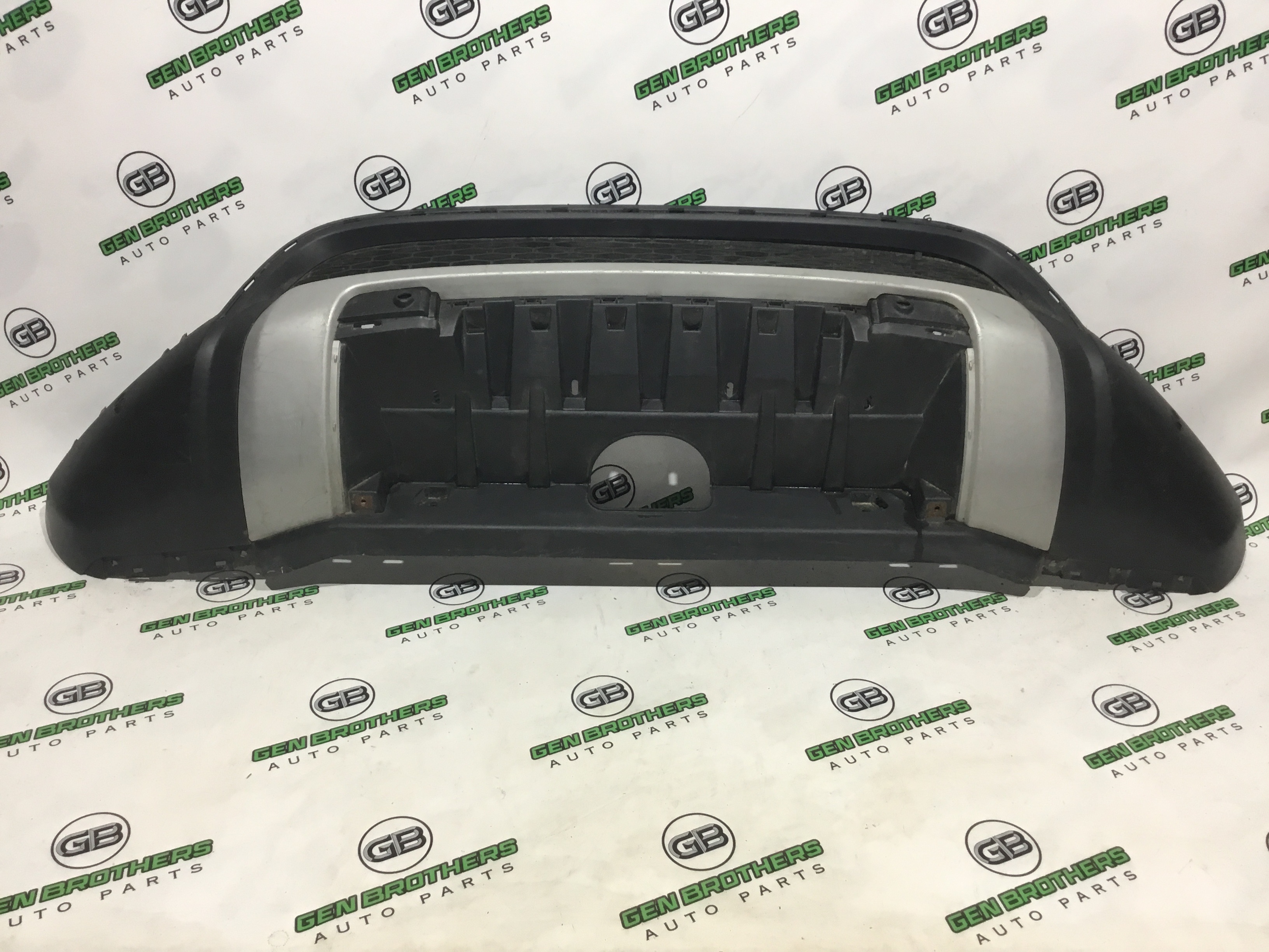 Бампер передній Land Rover Discovery Sport L550 2018