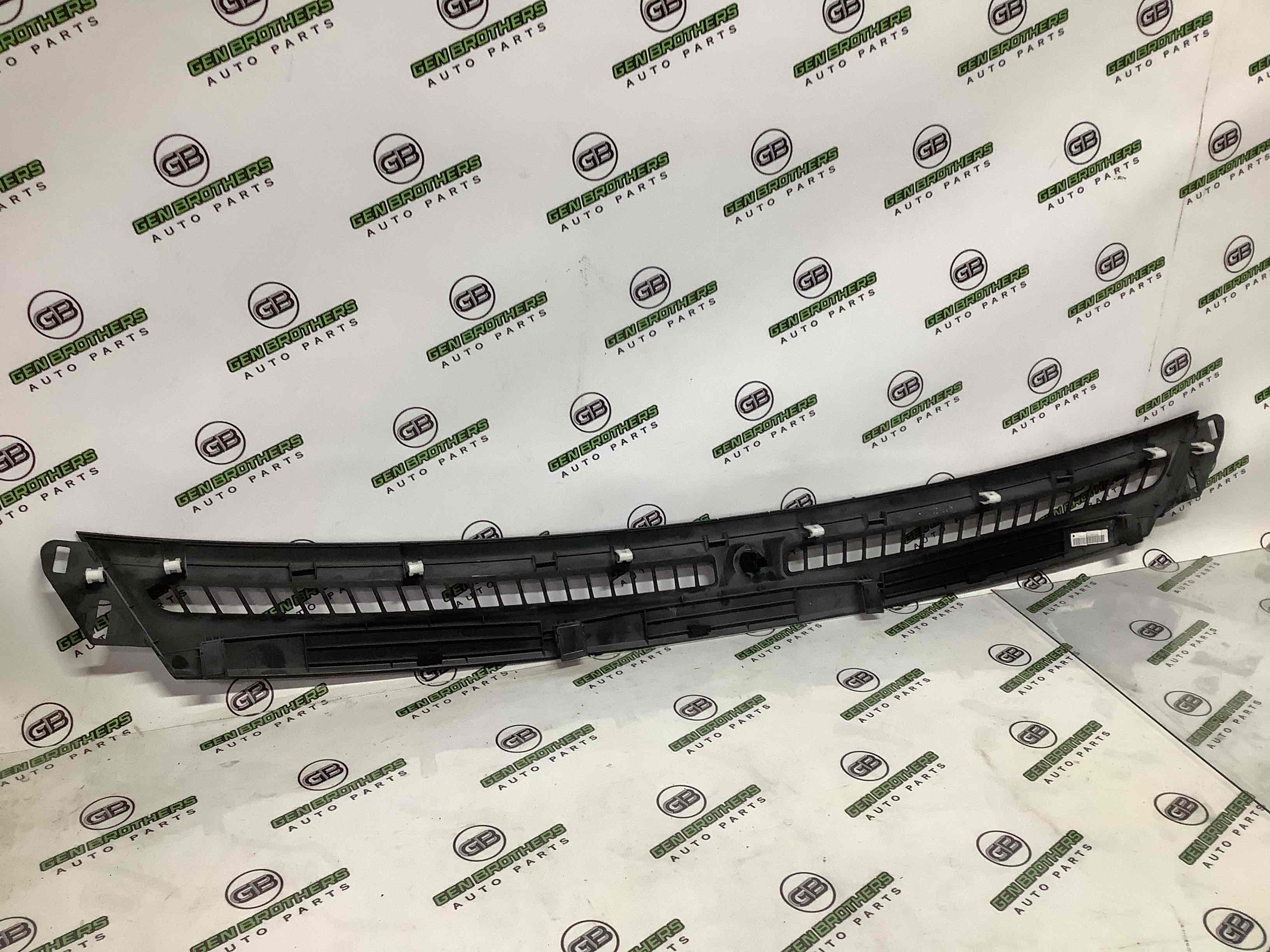 Обшивка панелі приладів торпедо