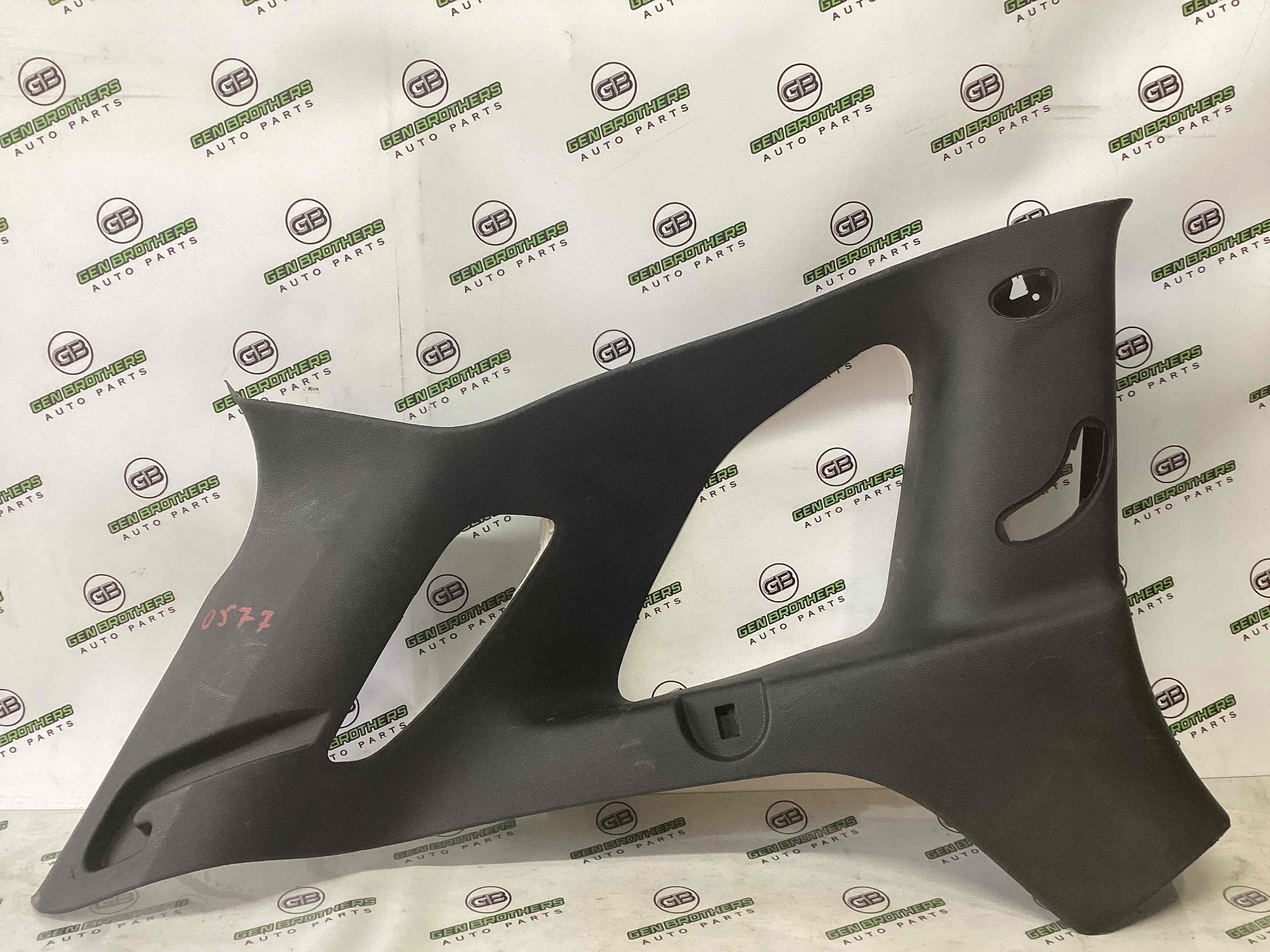 Обшивка задньої стійки ліва