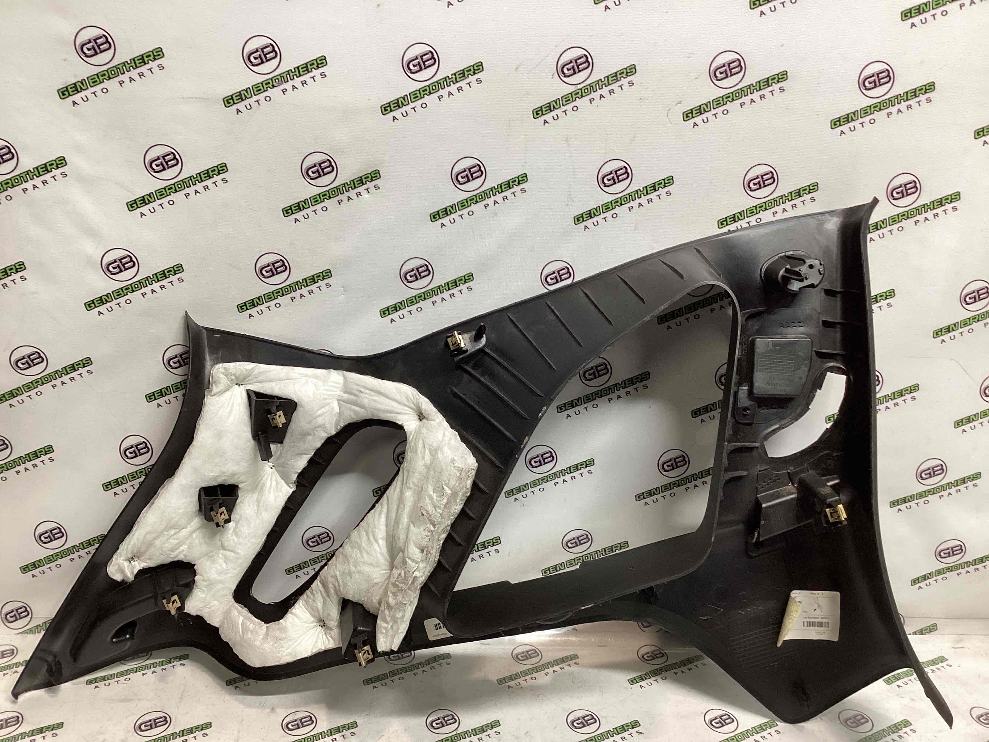 Обшивка задньої стійки права