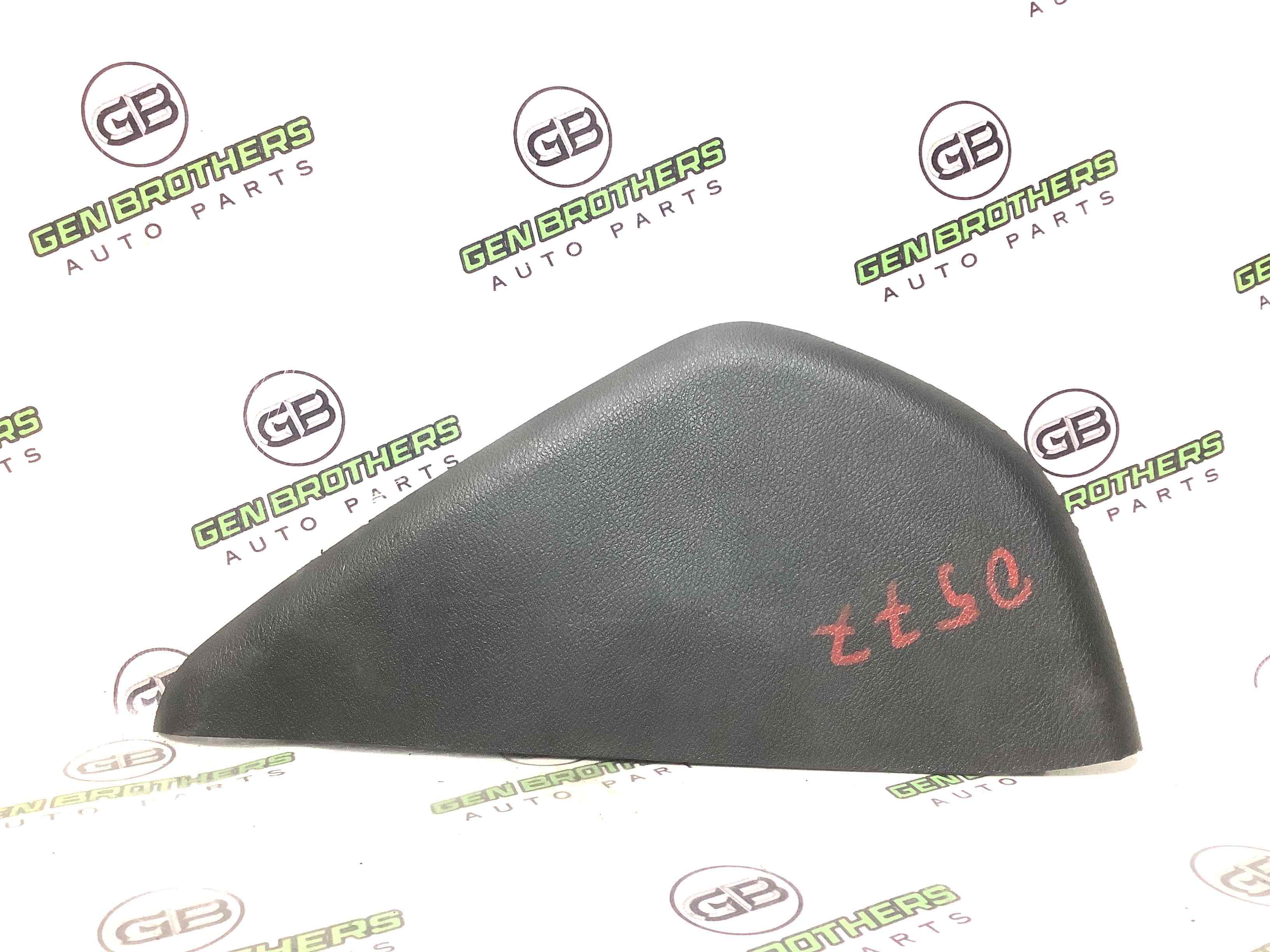 Обшивка панелі приладів торпедо