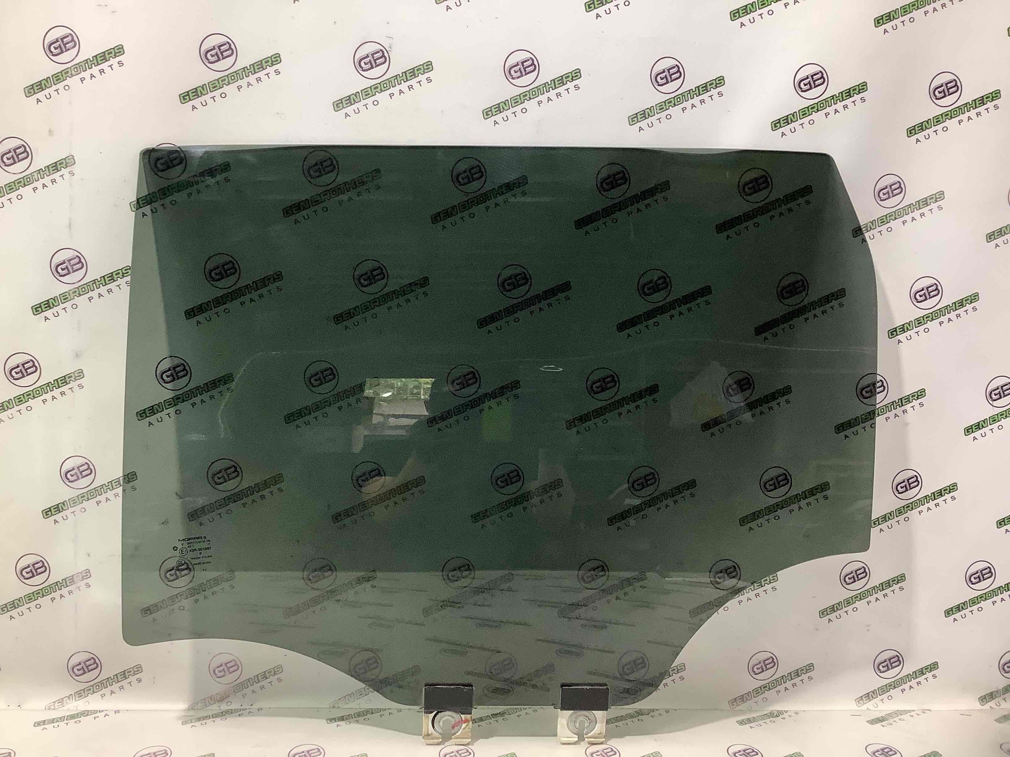 Скло заднє ліве