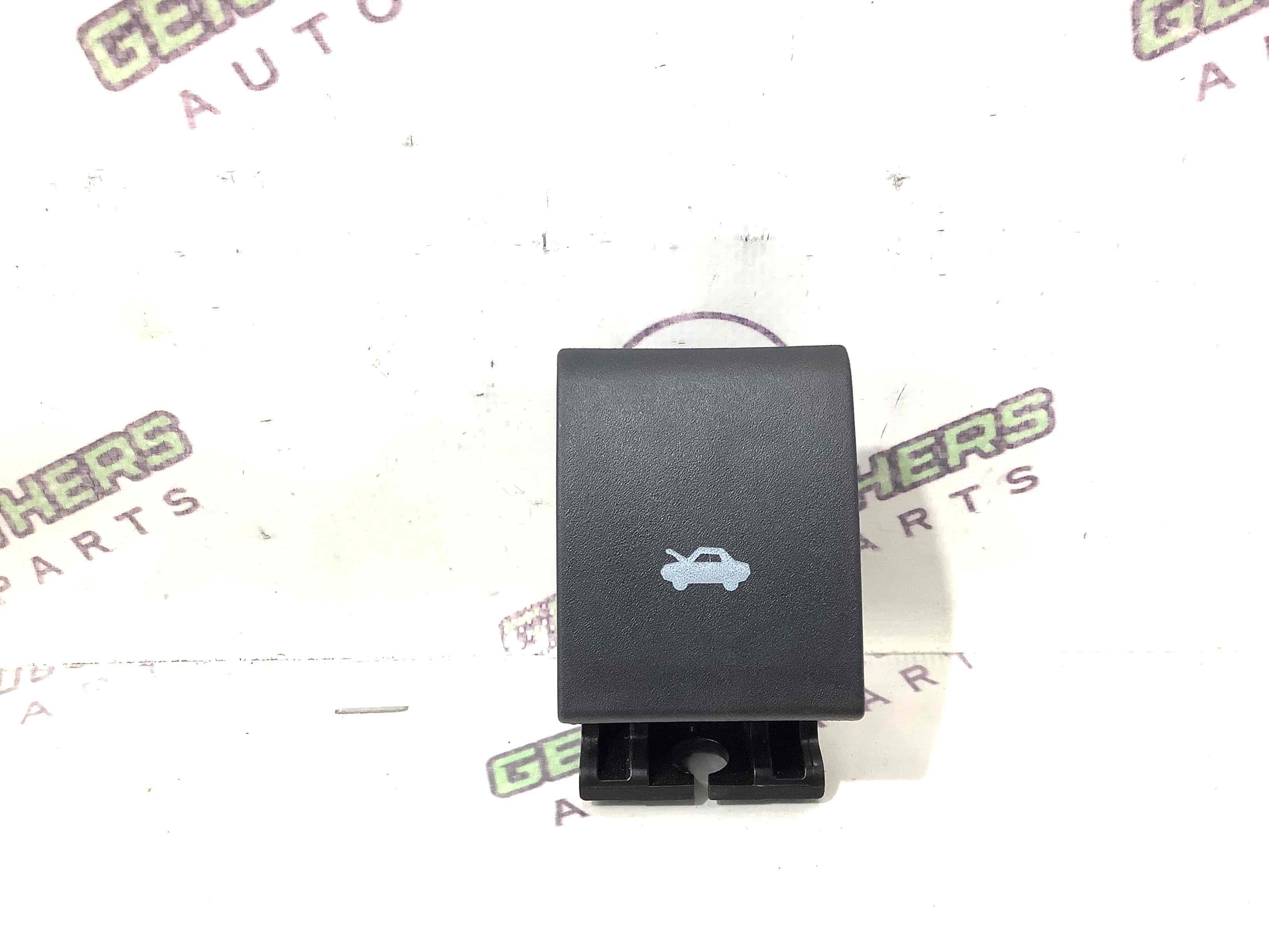 Ручка відкривання капота