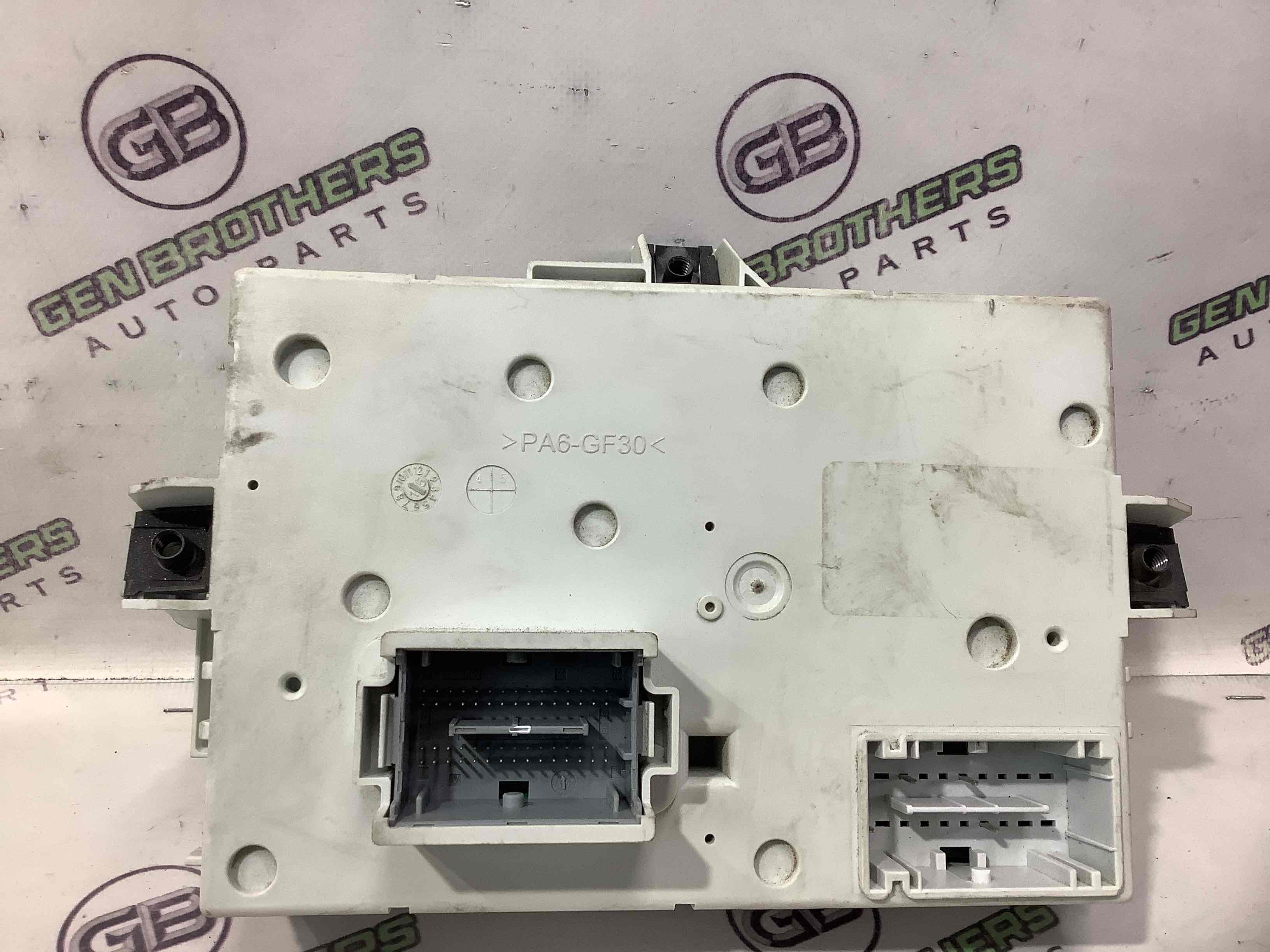 Блок запобіжників (блок реле)