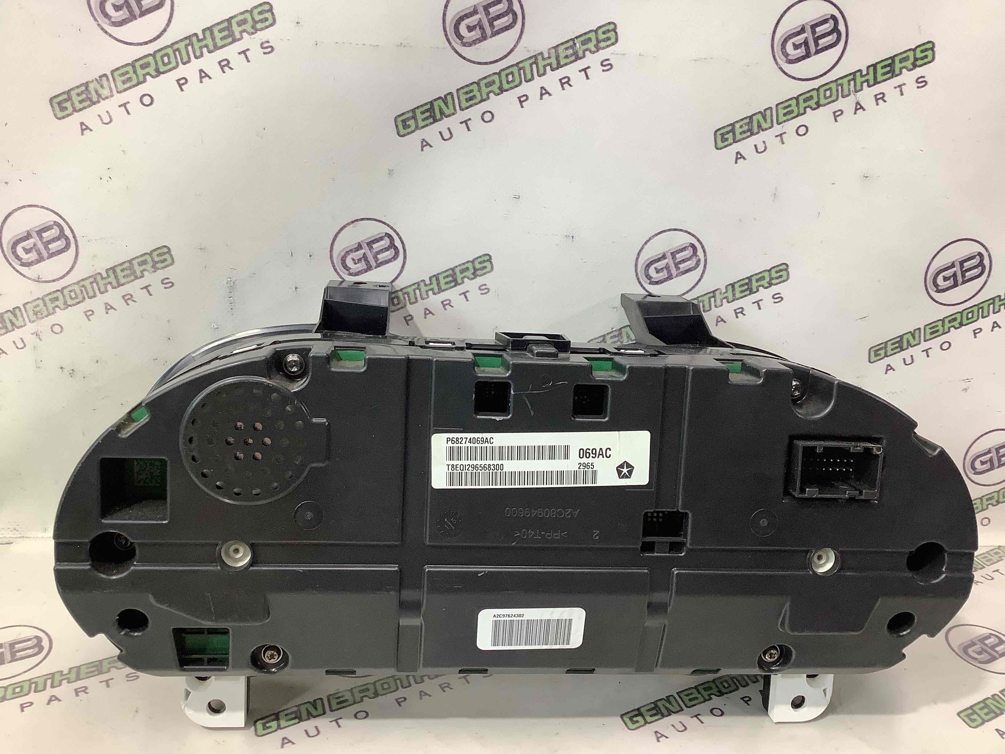 Щиток приладів панель приладів