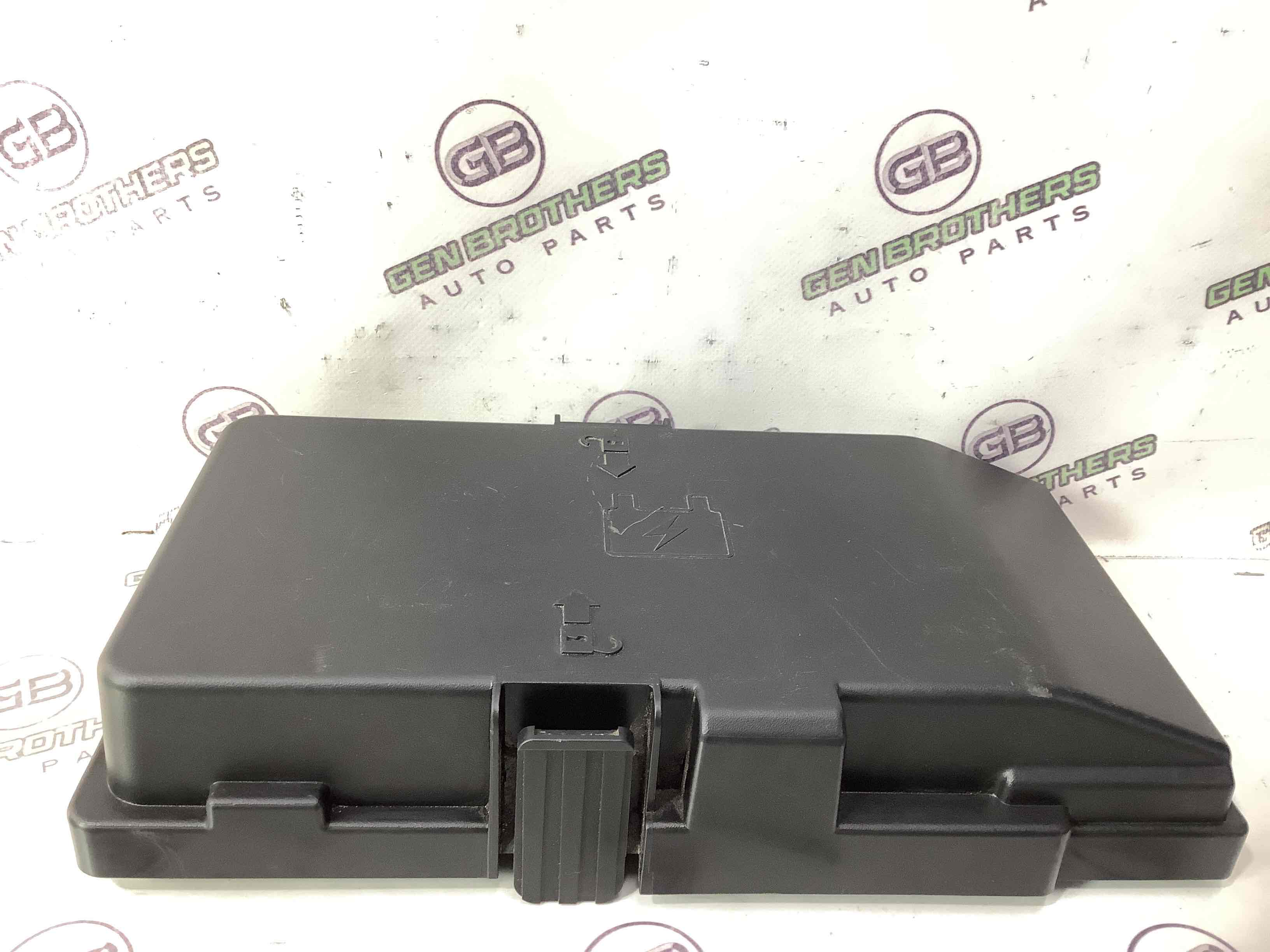 Кришка корпус блоку запобіжників