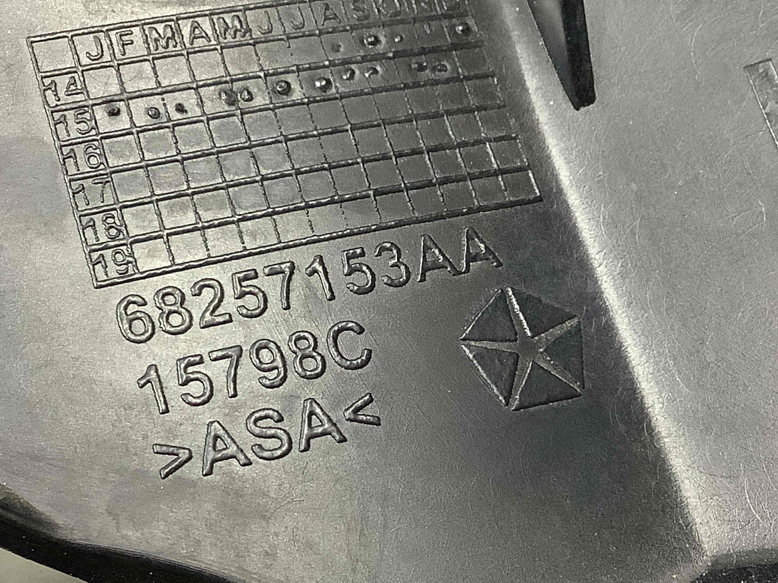 Кріплення заднього бампера ліве