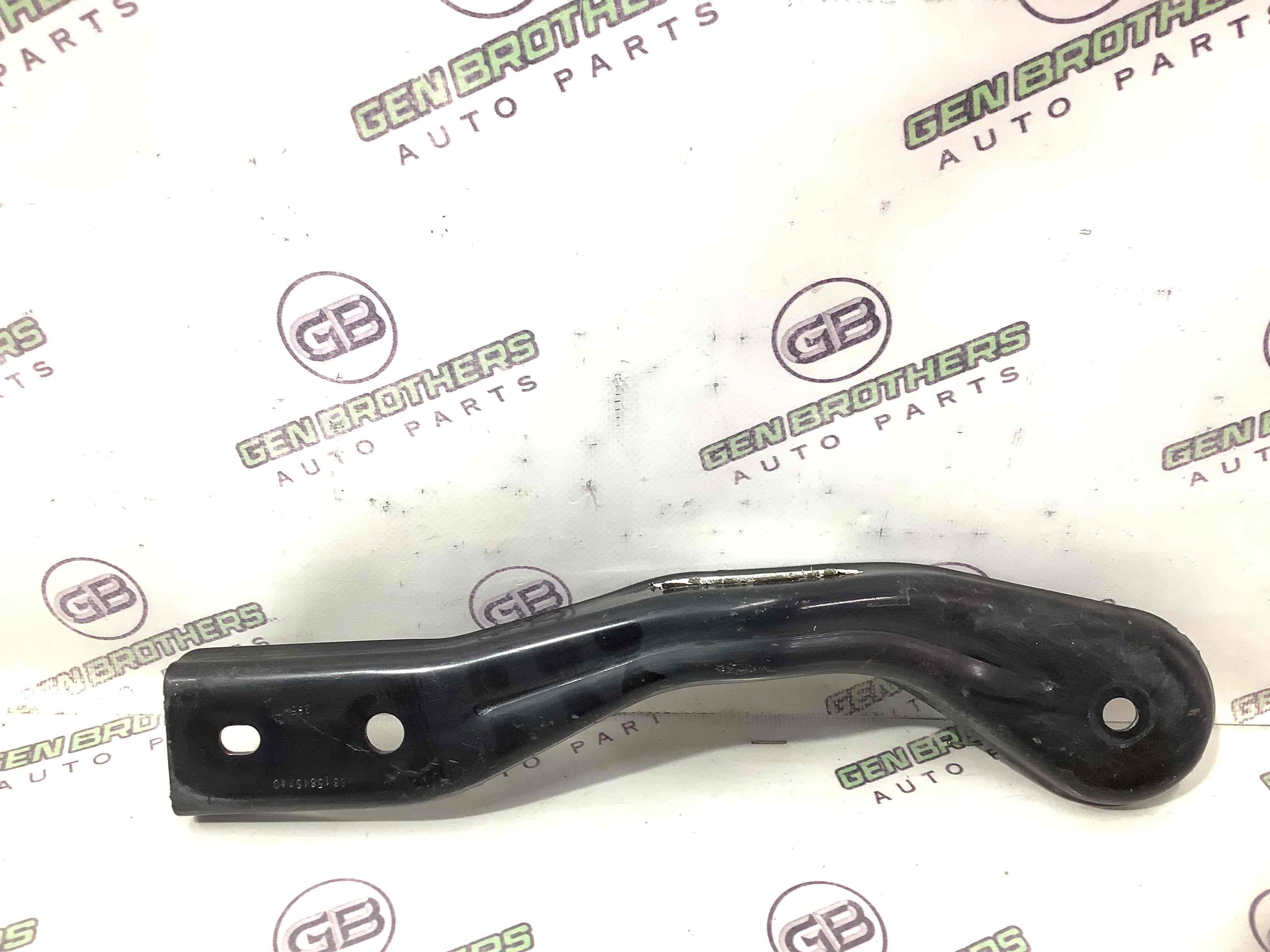 Кронштейн заднього підрамника