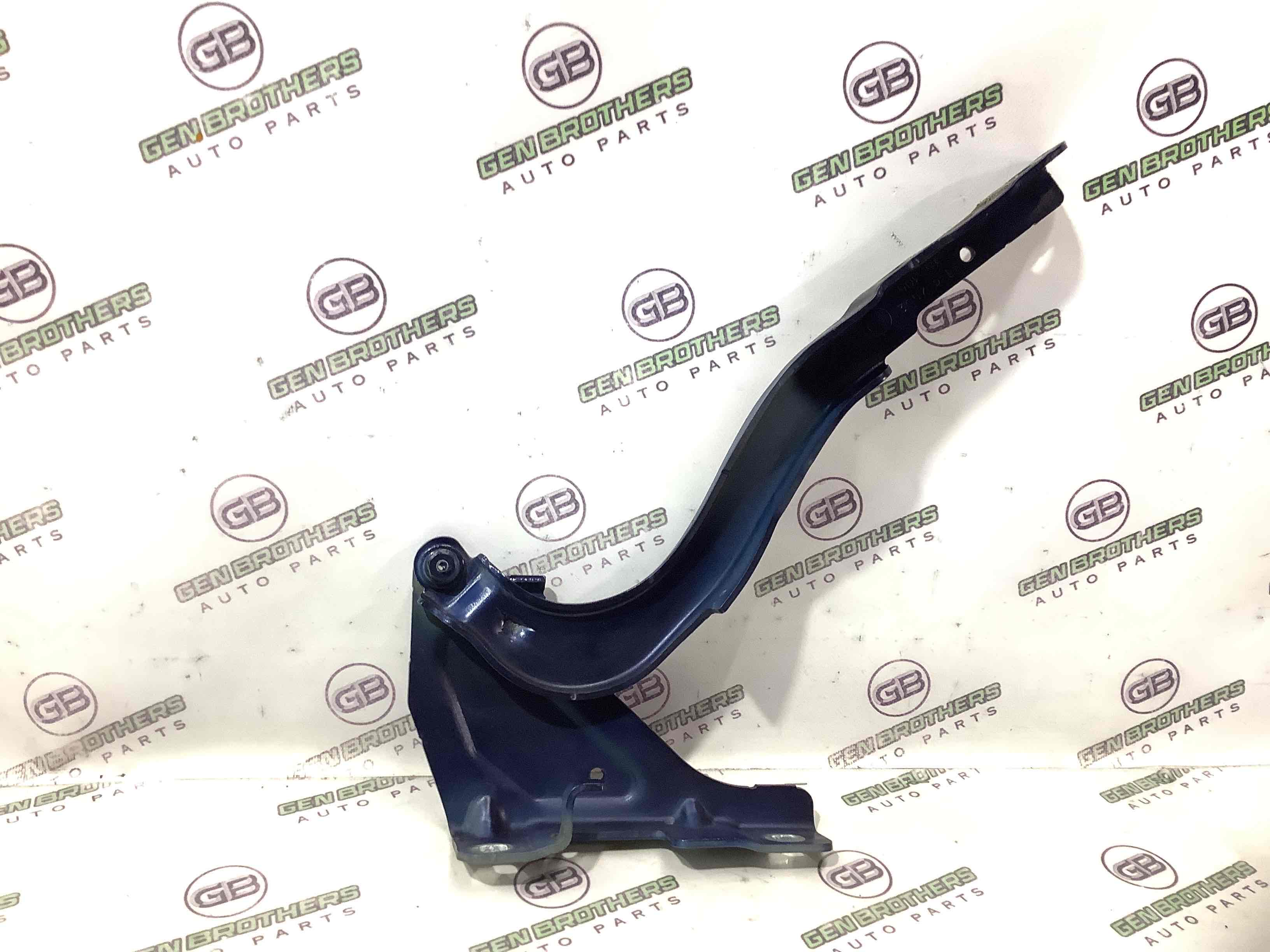 Петля капота, кронштейн капота