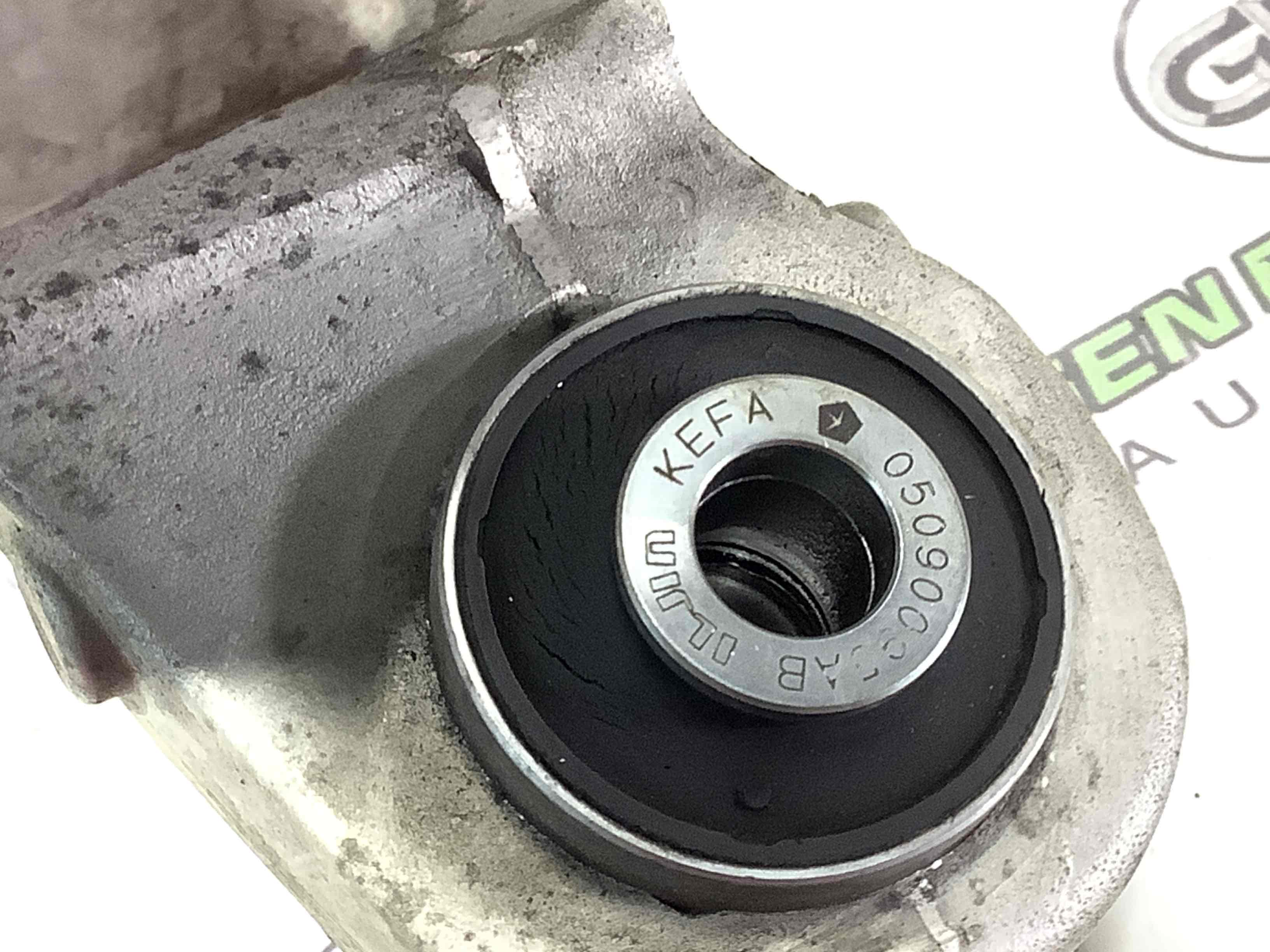 Кулак задній лівий