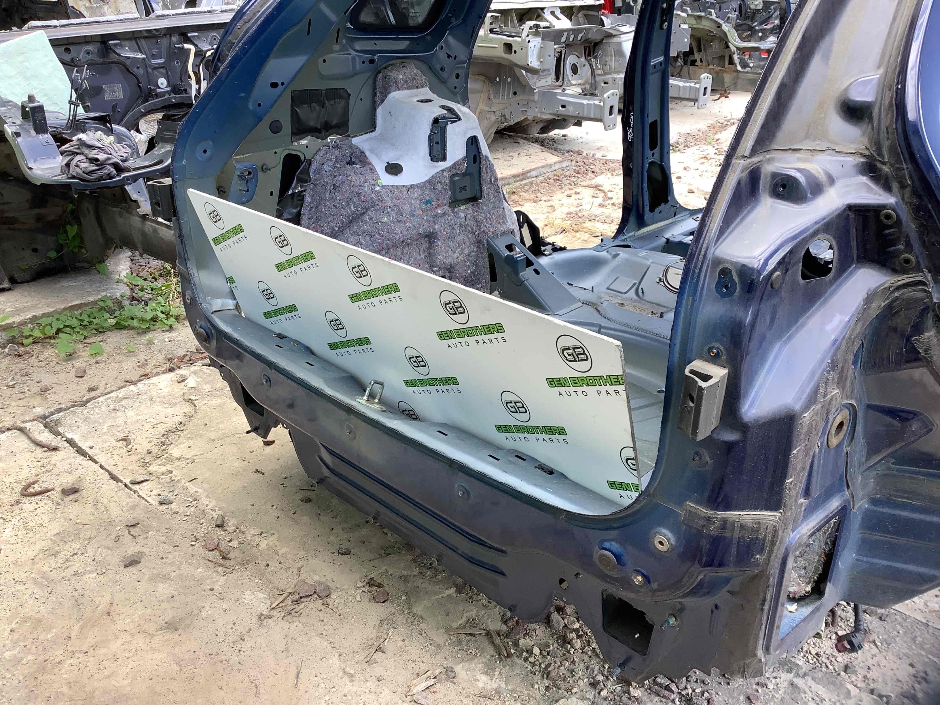 Задня панель