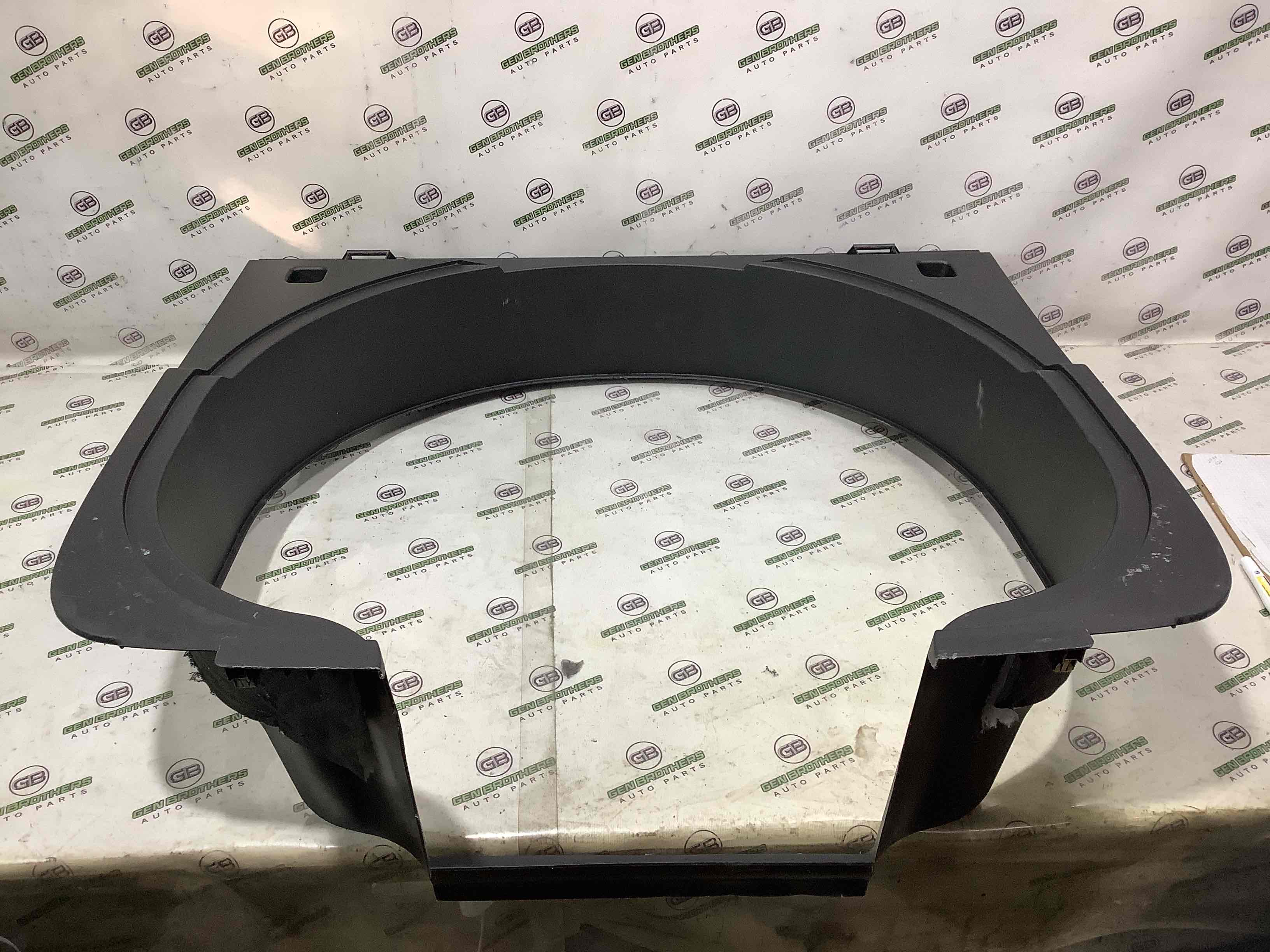 Підлогове покриття багажника, полиця багажника