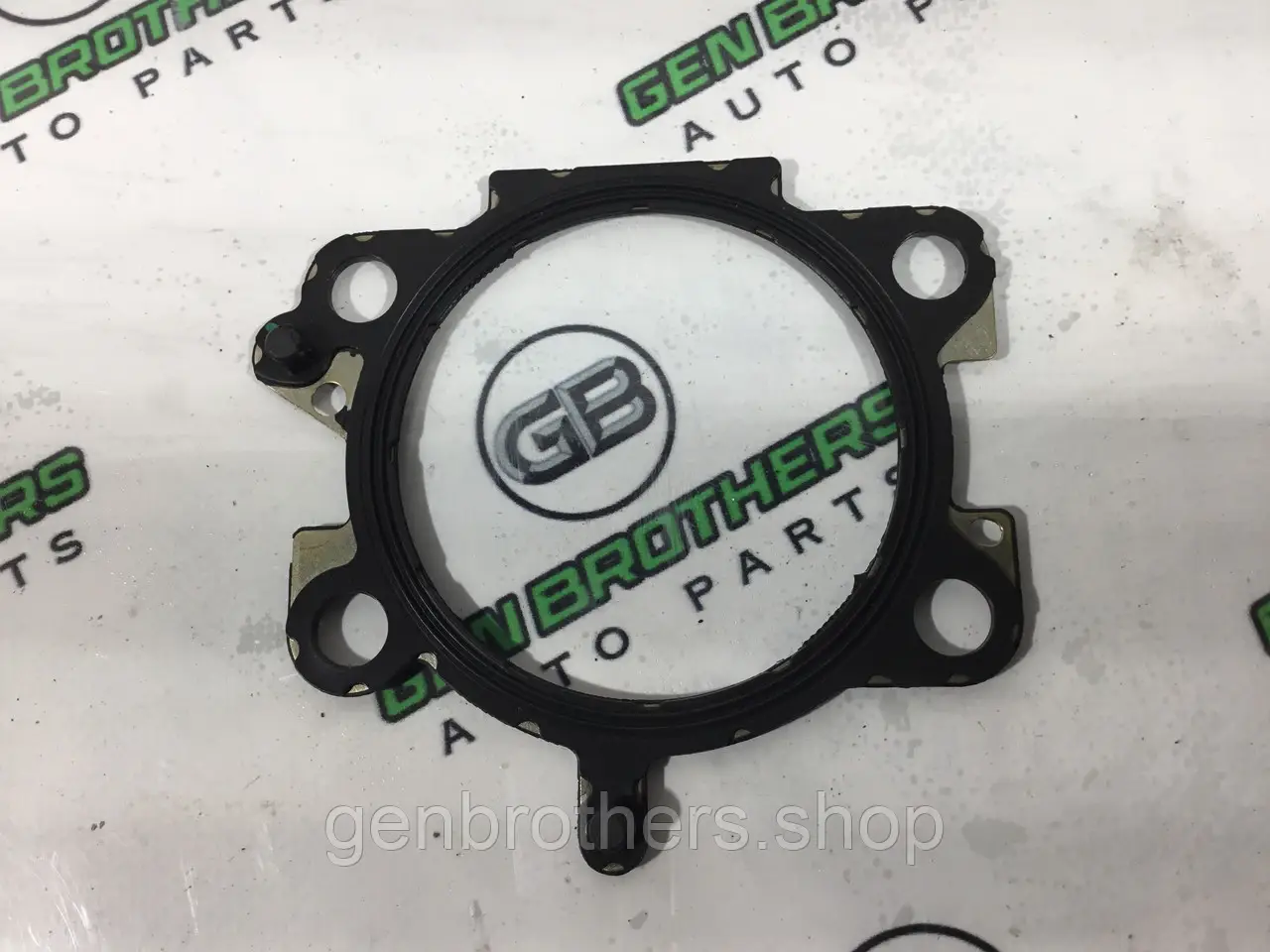 Теплоекран, пластикові ізолятори