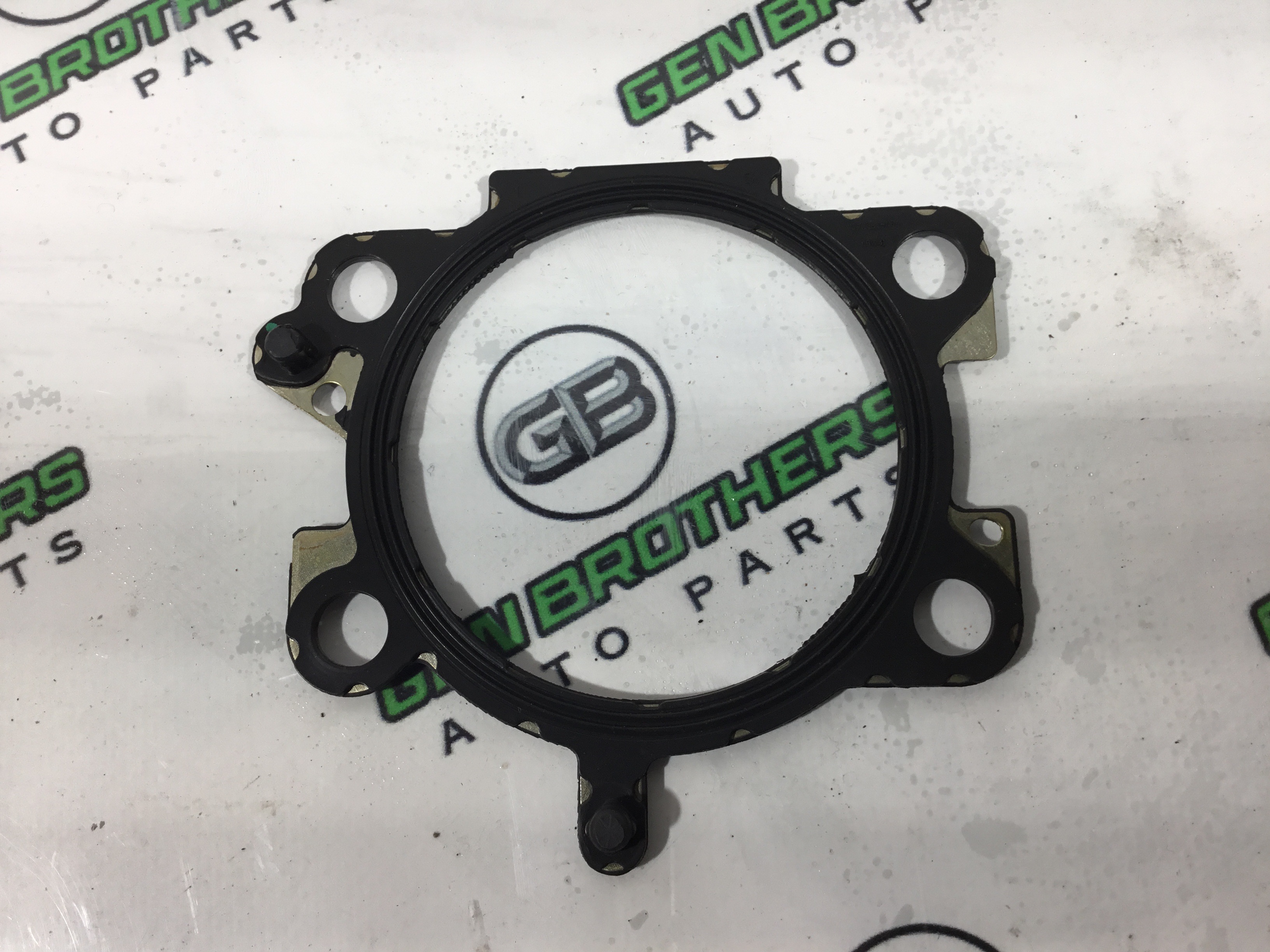 Теплоекран, пластикові ізолятори