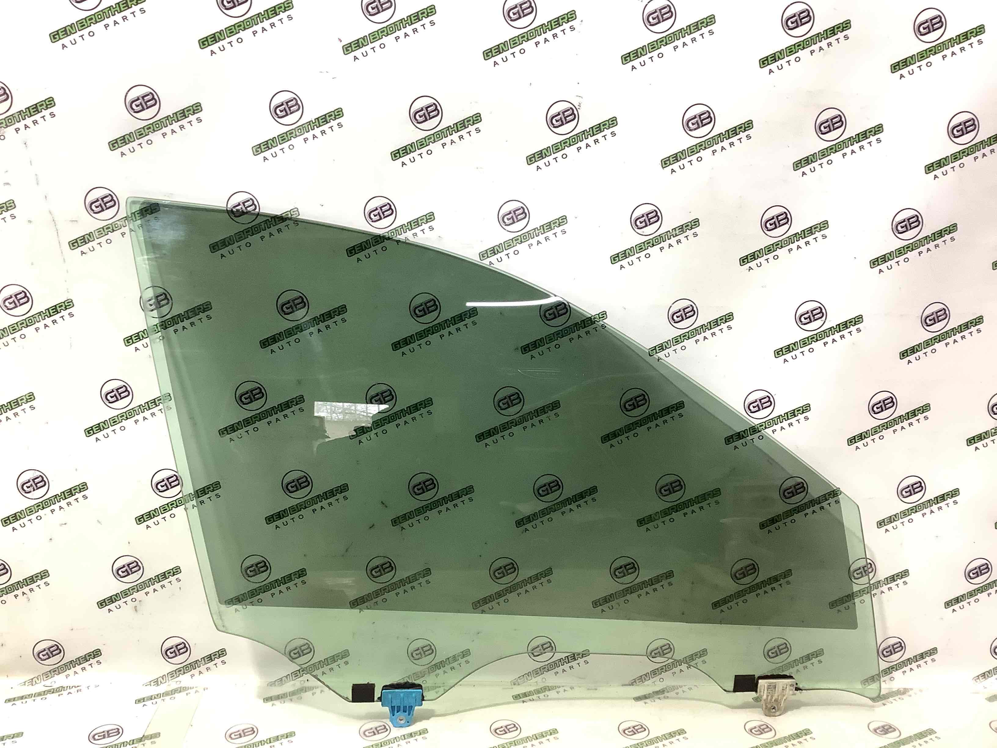 Скло переднє праве