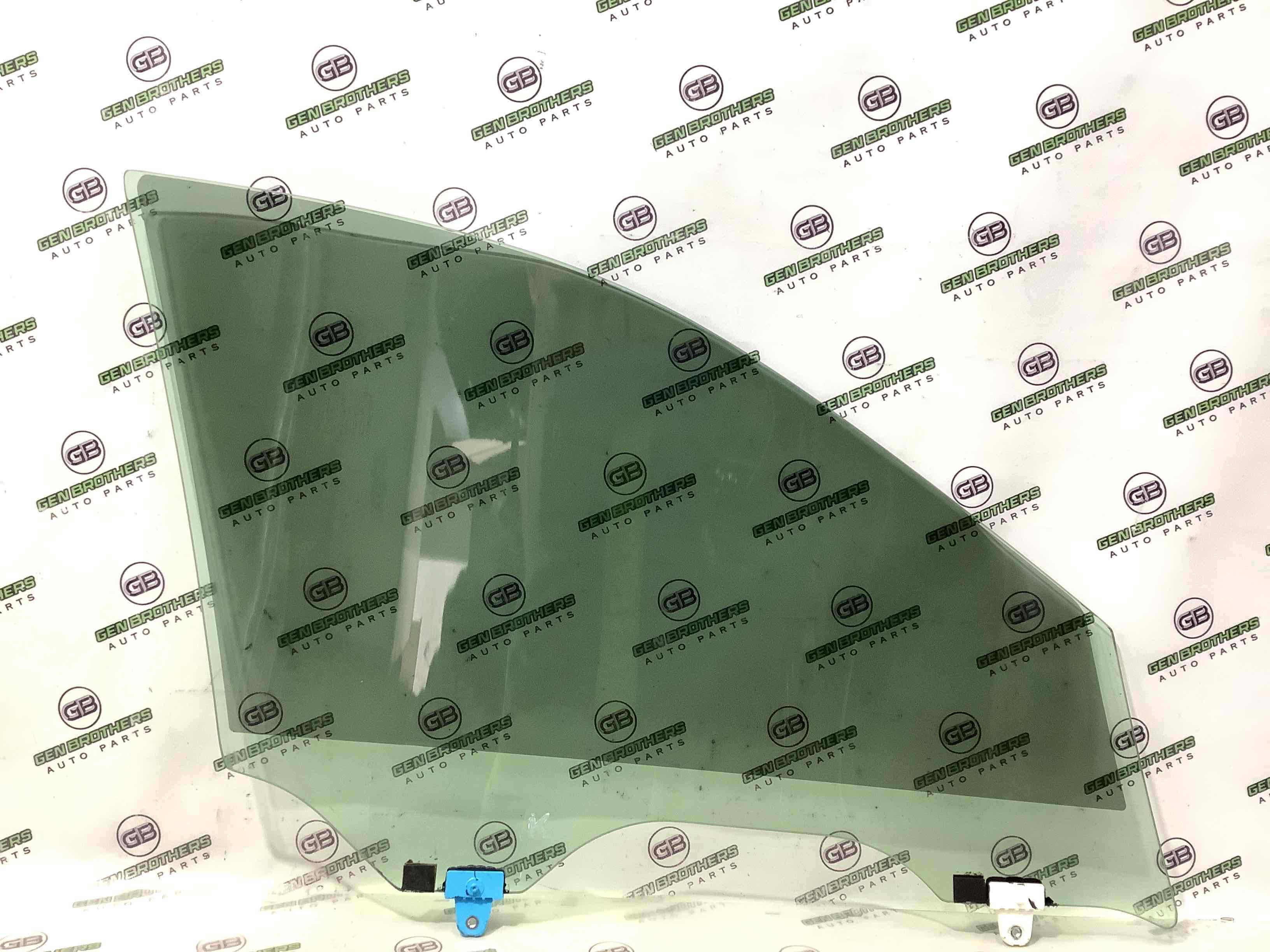 Скло переднє ліве