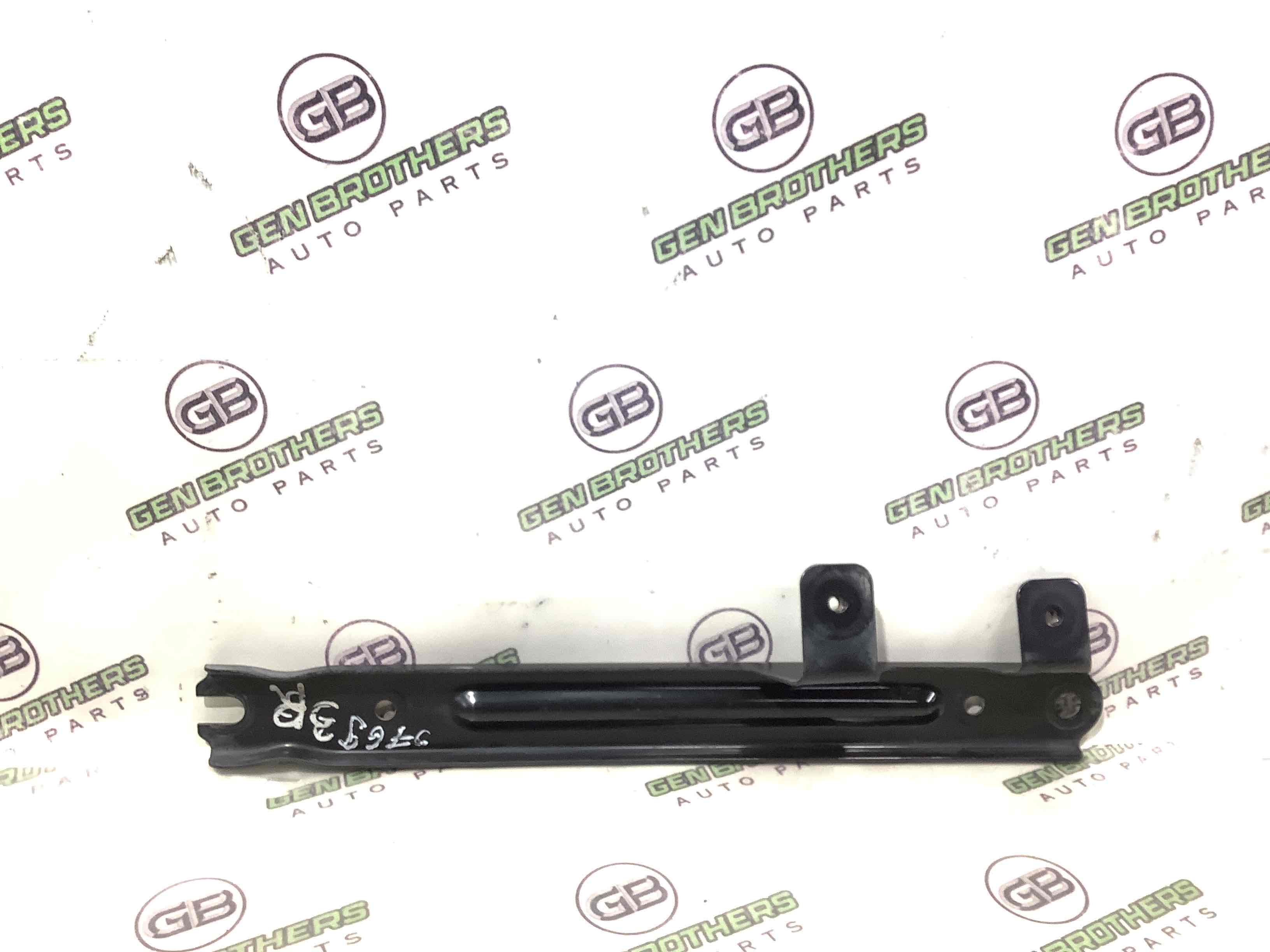 Кронштейн заднього підрамника