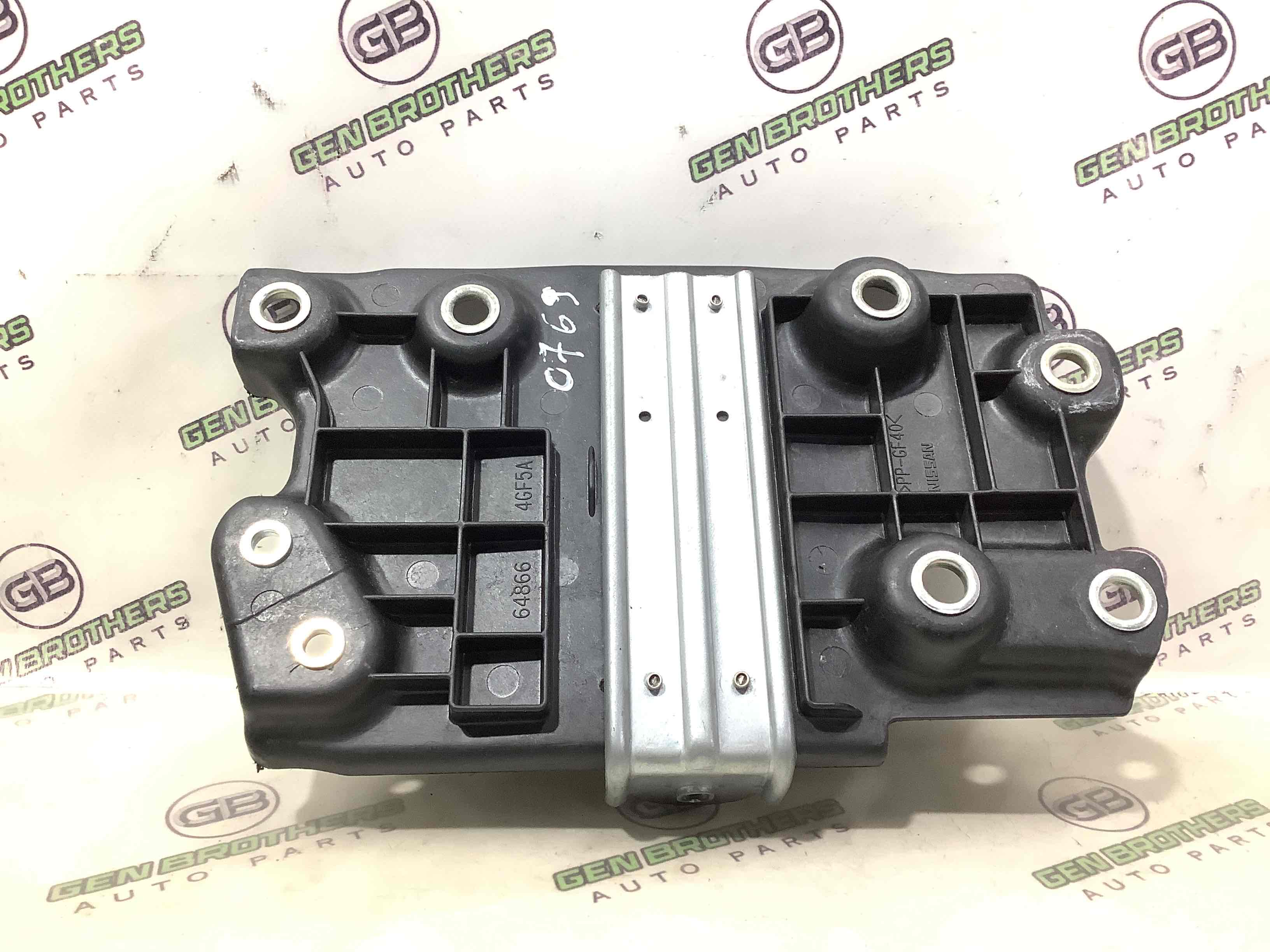 Полиця акумулятора, кришка, кріплення майданчик АКБ