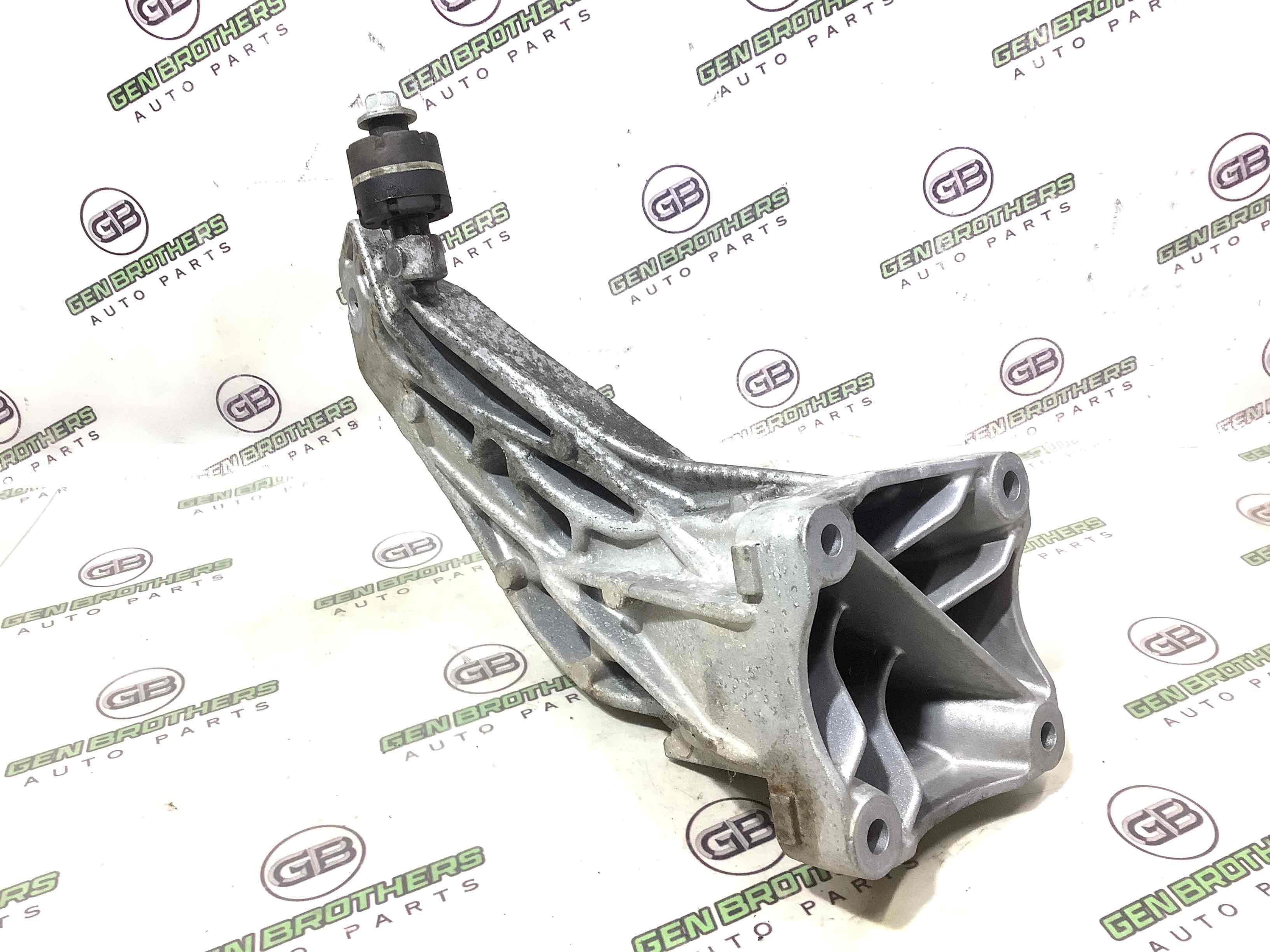 Кронштейн двигуна