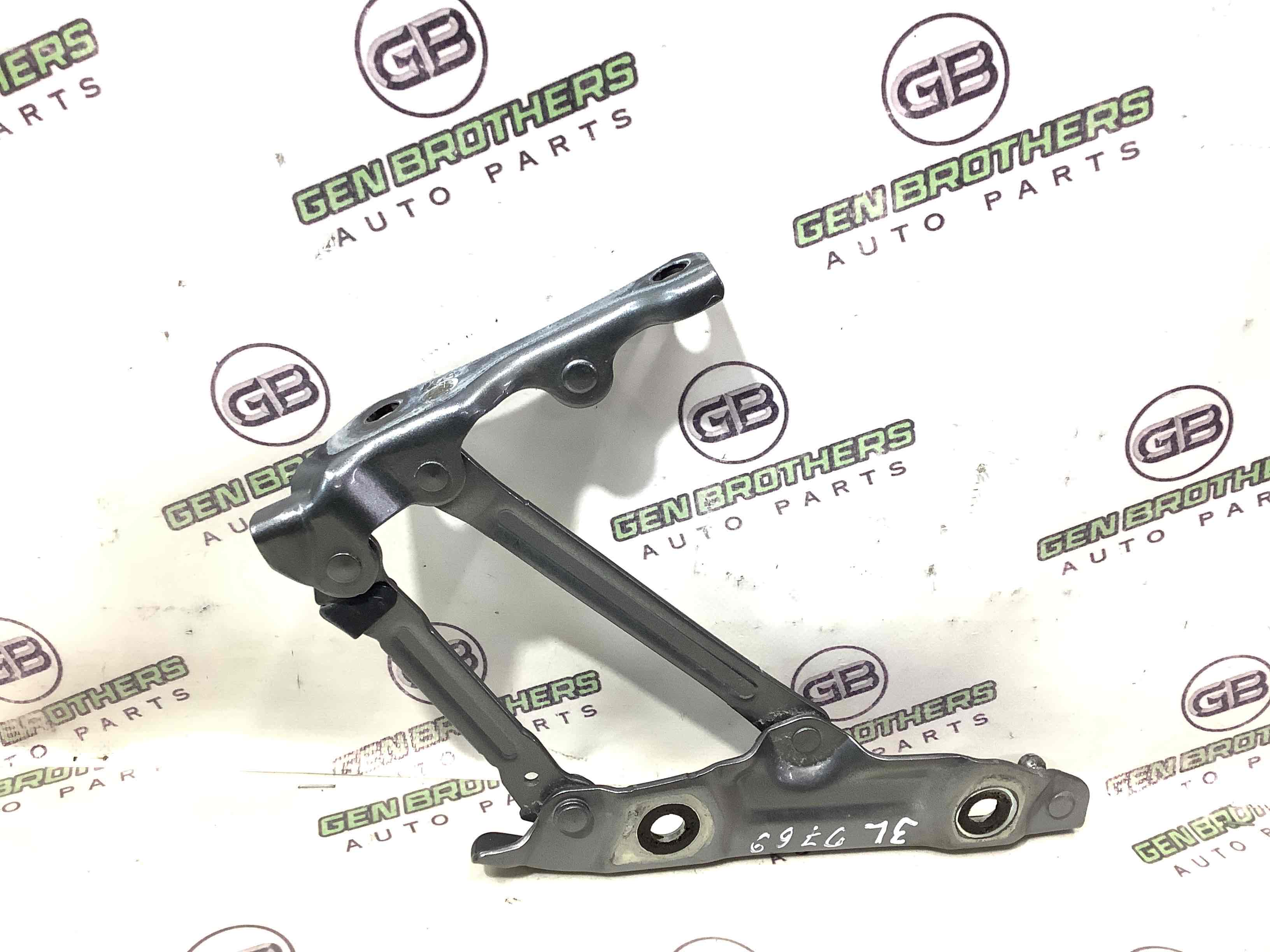 Петля кришки багажника, двері багажника